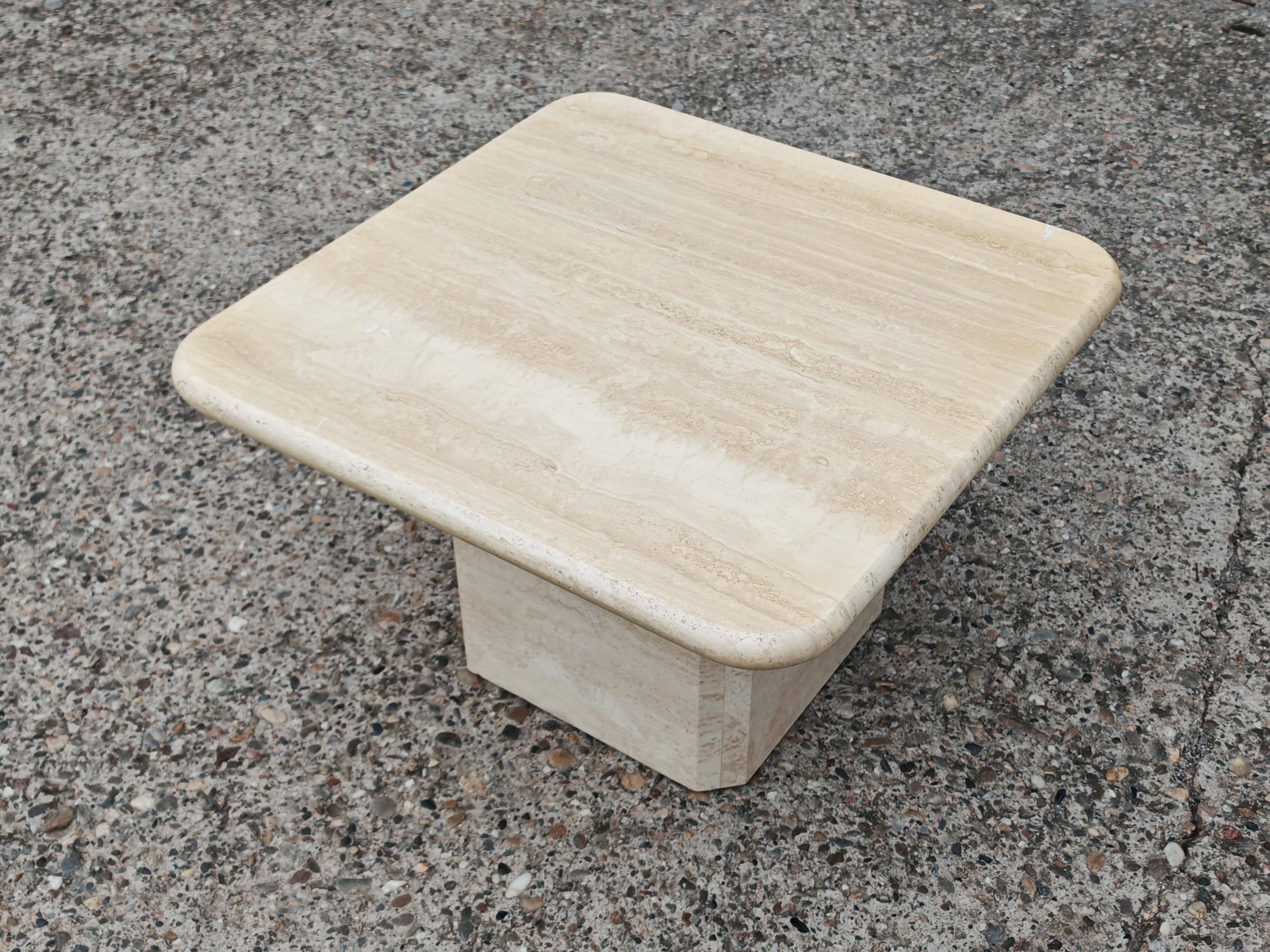 Table basse carrée en travertin, Italie 1970 en vente 3