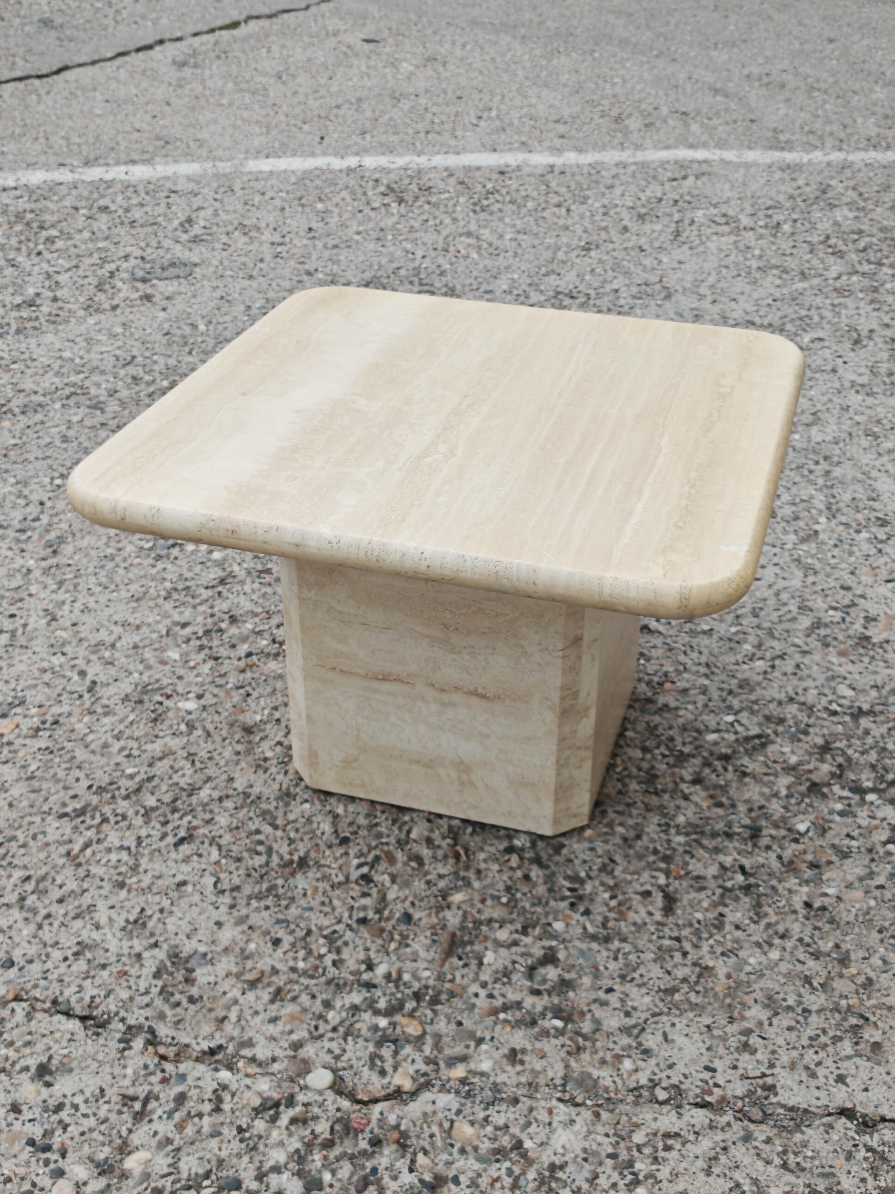 Table basse carrée en travertin, Italie 1970 en vente 5