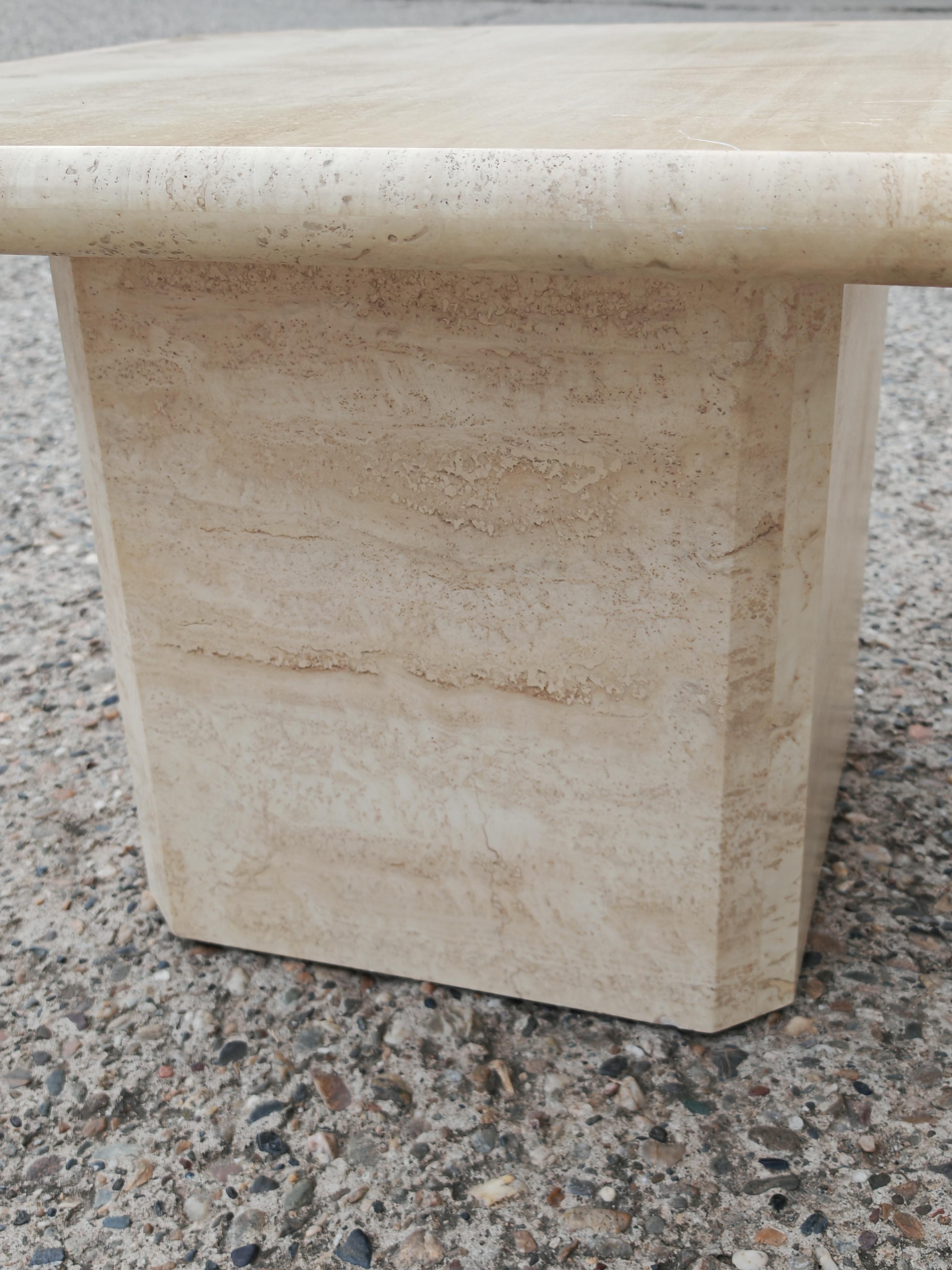 Table basse carrée en travertin, Italie 1970 en vente 6