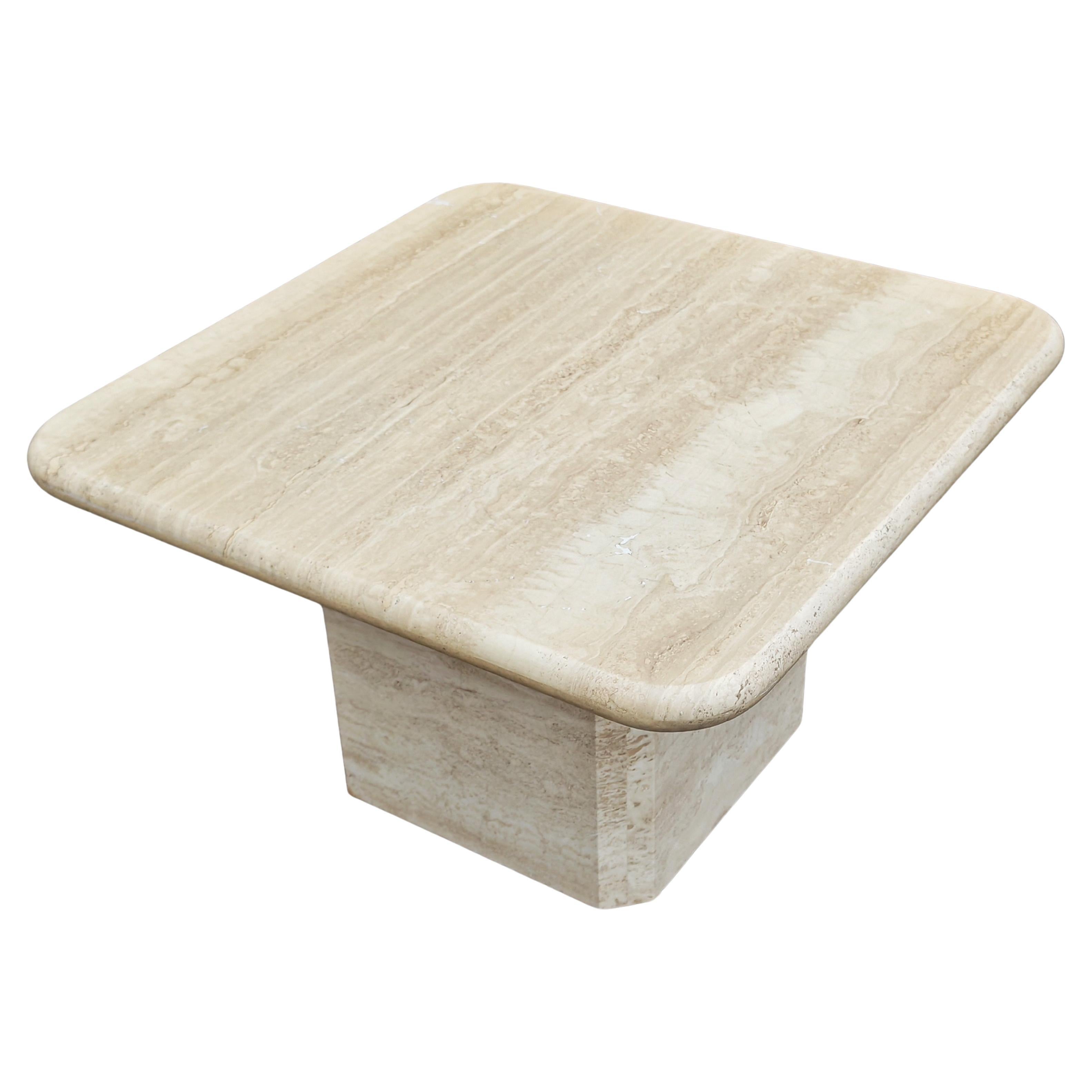 Table basse carrée en travertin, Italie 1970 en vente