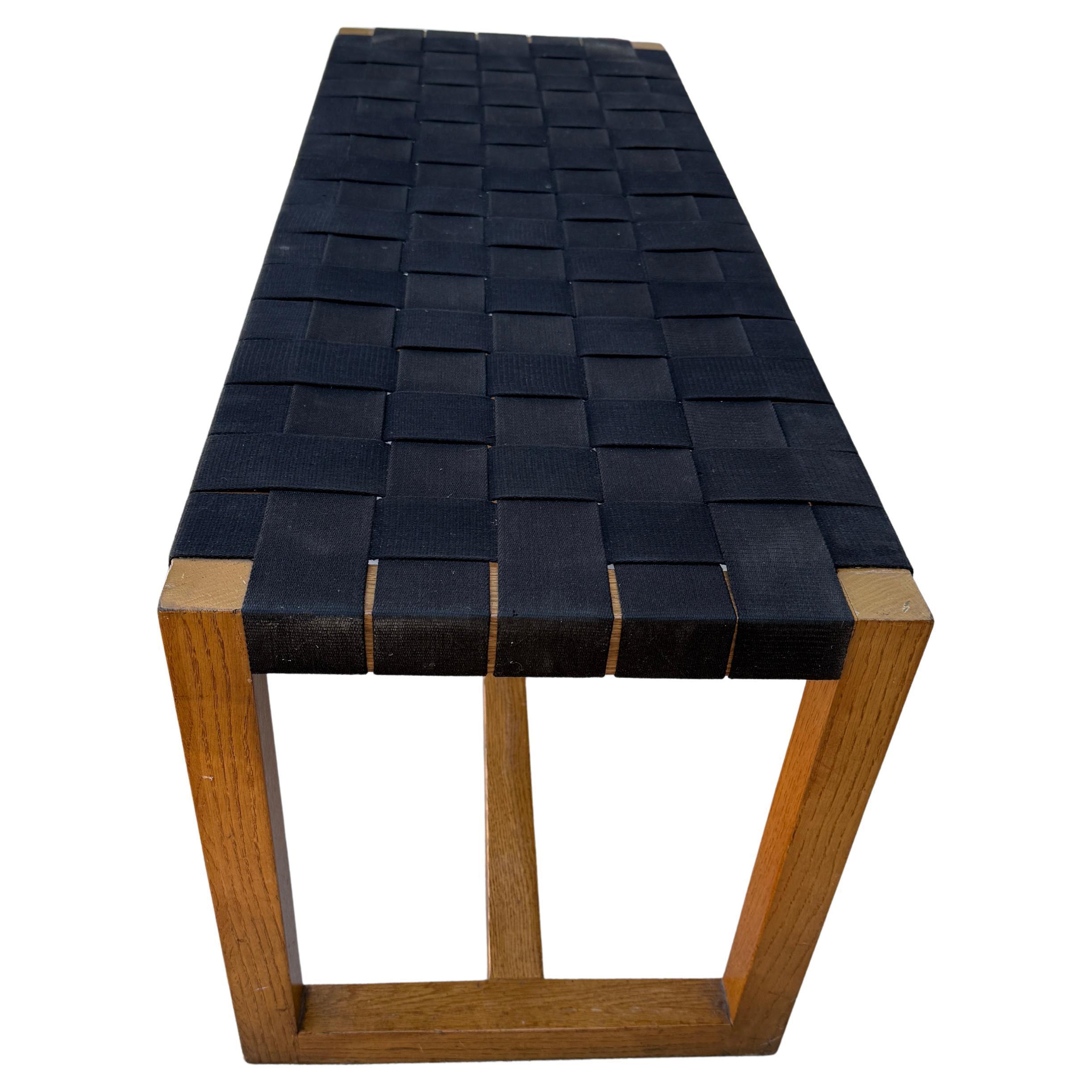 Américain The Moderns Modern square square solid oak frame black woven canvas bench en vente