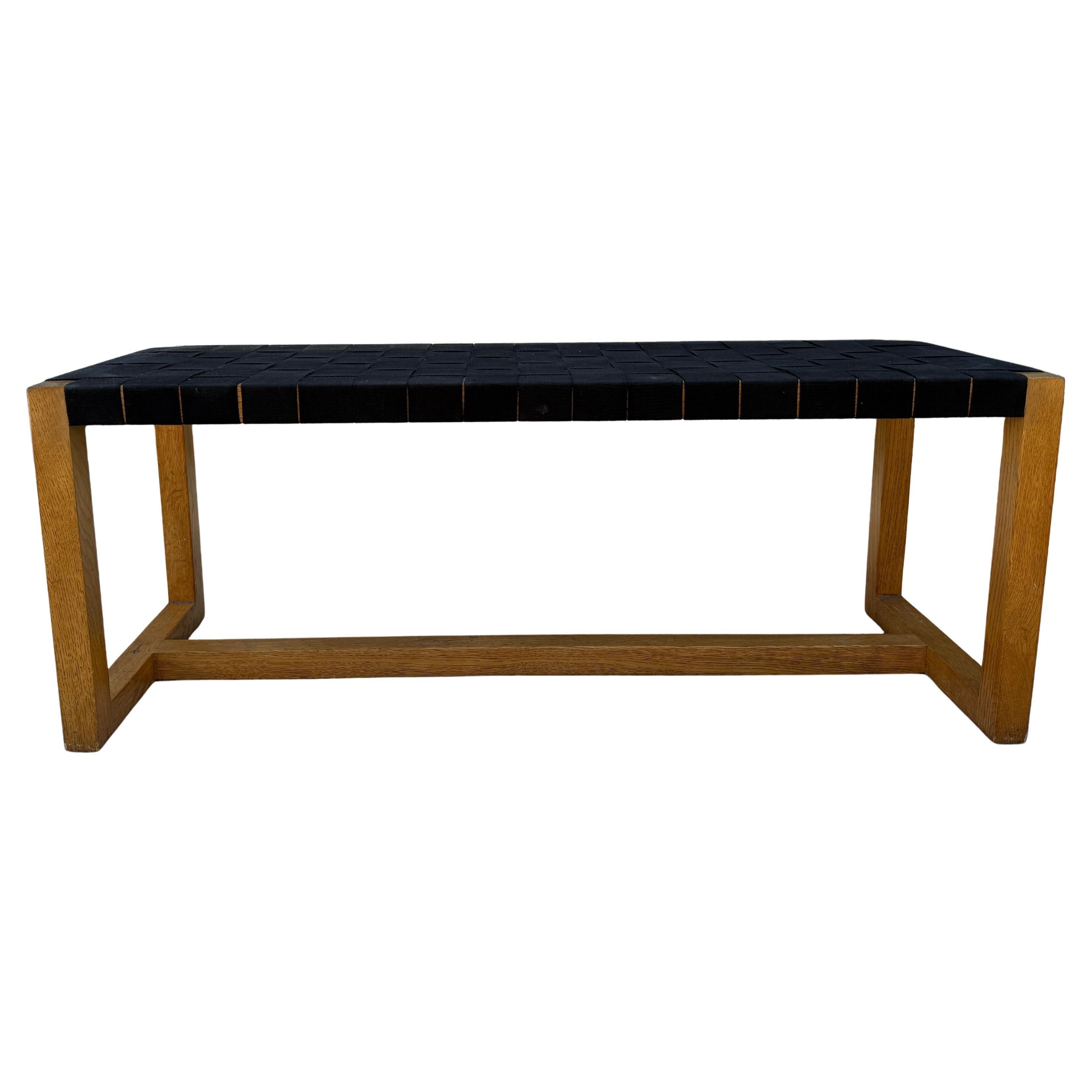 Fin du 20e siècle The Moderns Modern square square solid oak frame black woven canvas bench en vente