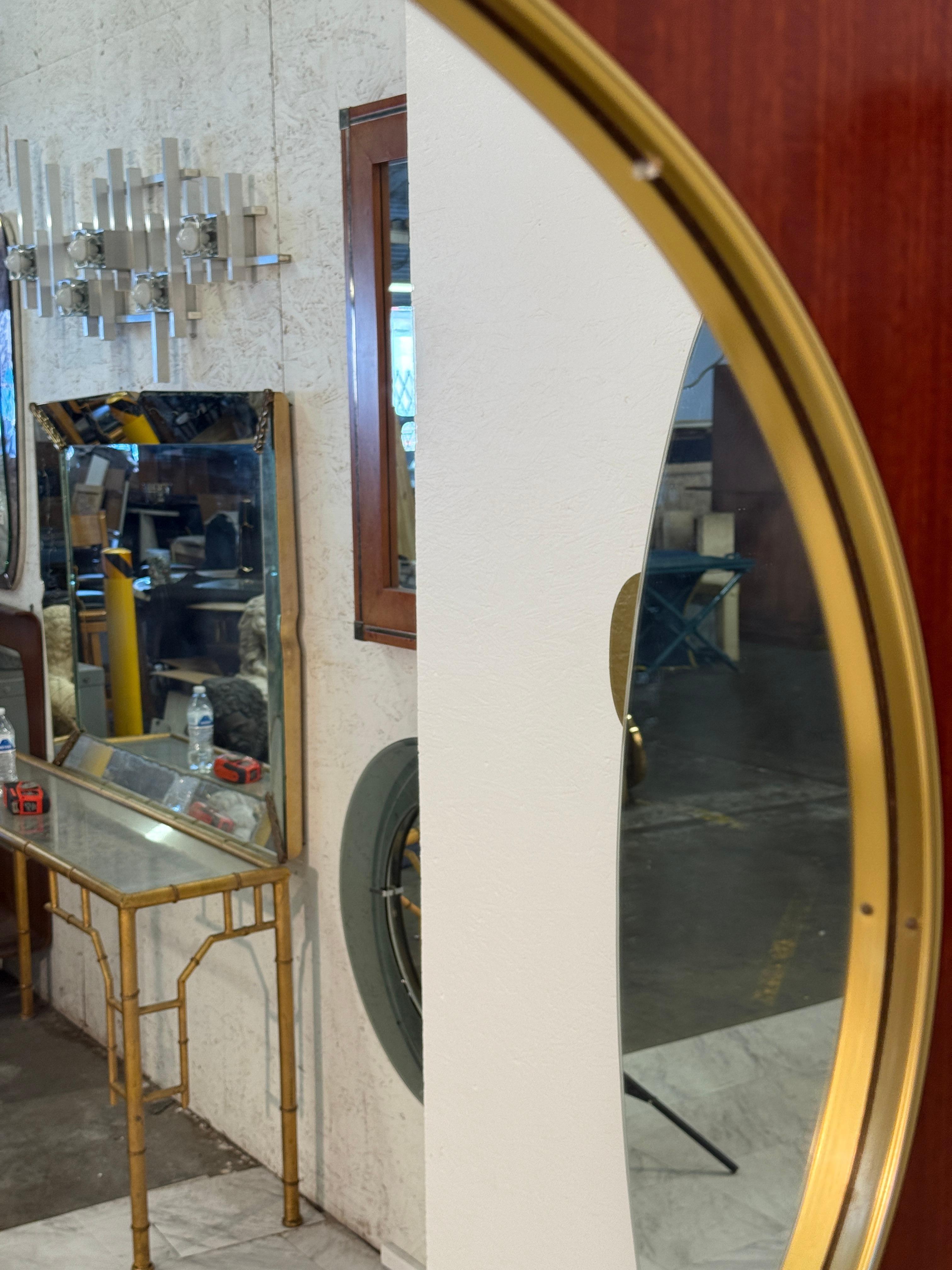 Espejo de pared cuadrado moderno de mediados de siglo con detalles de latón en Bueno estado para la venta en Los Angeles, CA