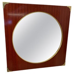 Specchio da parete quadrato moderno di metà secolo con accenti in ottone