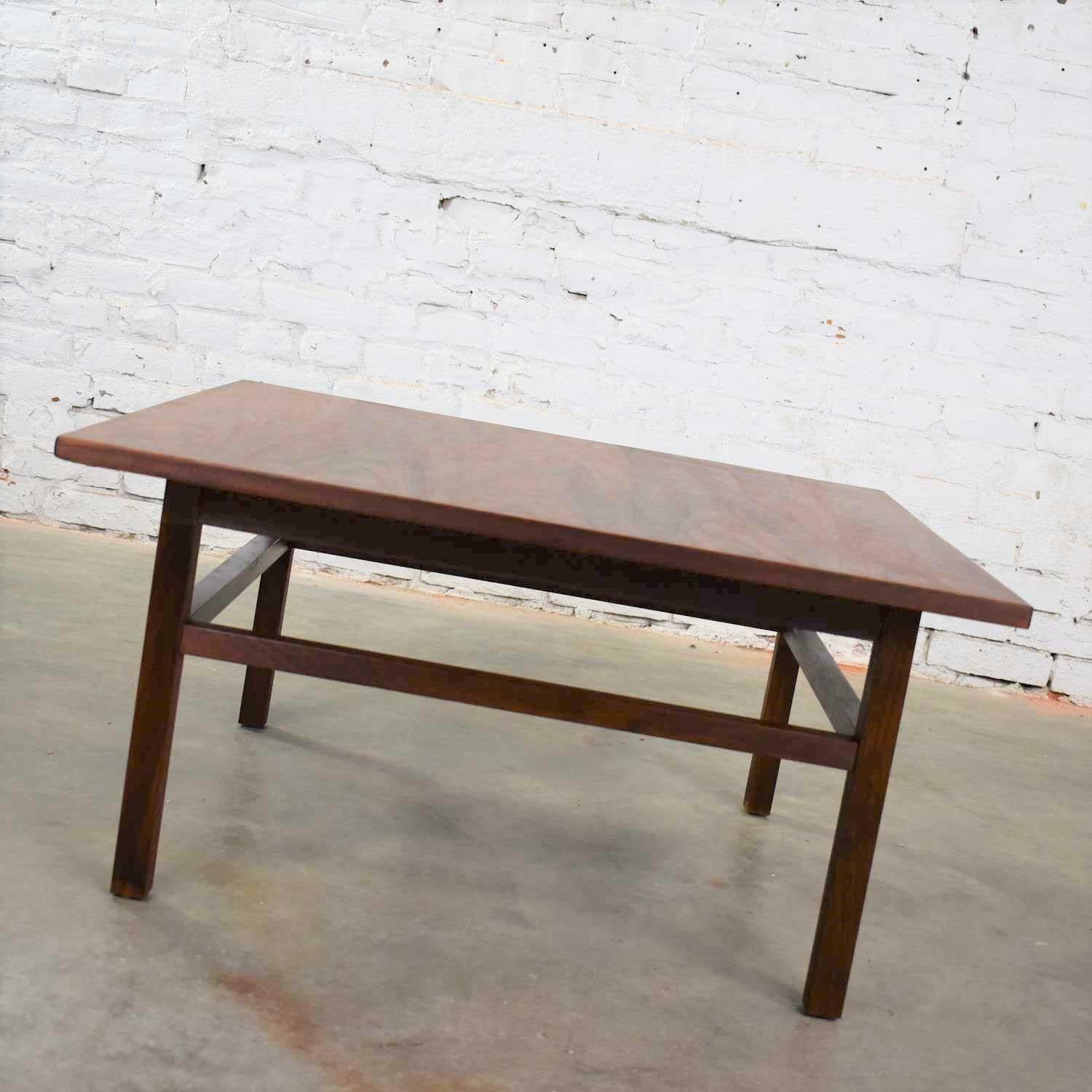 Mid-Century Modern Square Walnut Cocktail Coffee End Side Table Style Founders For Sale 4