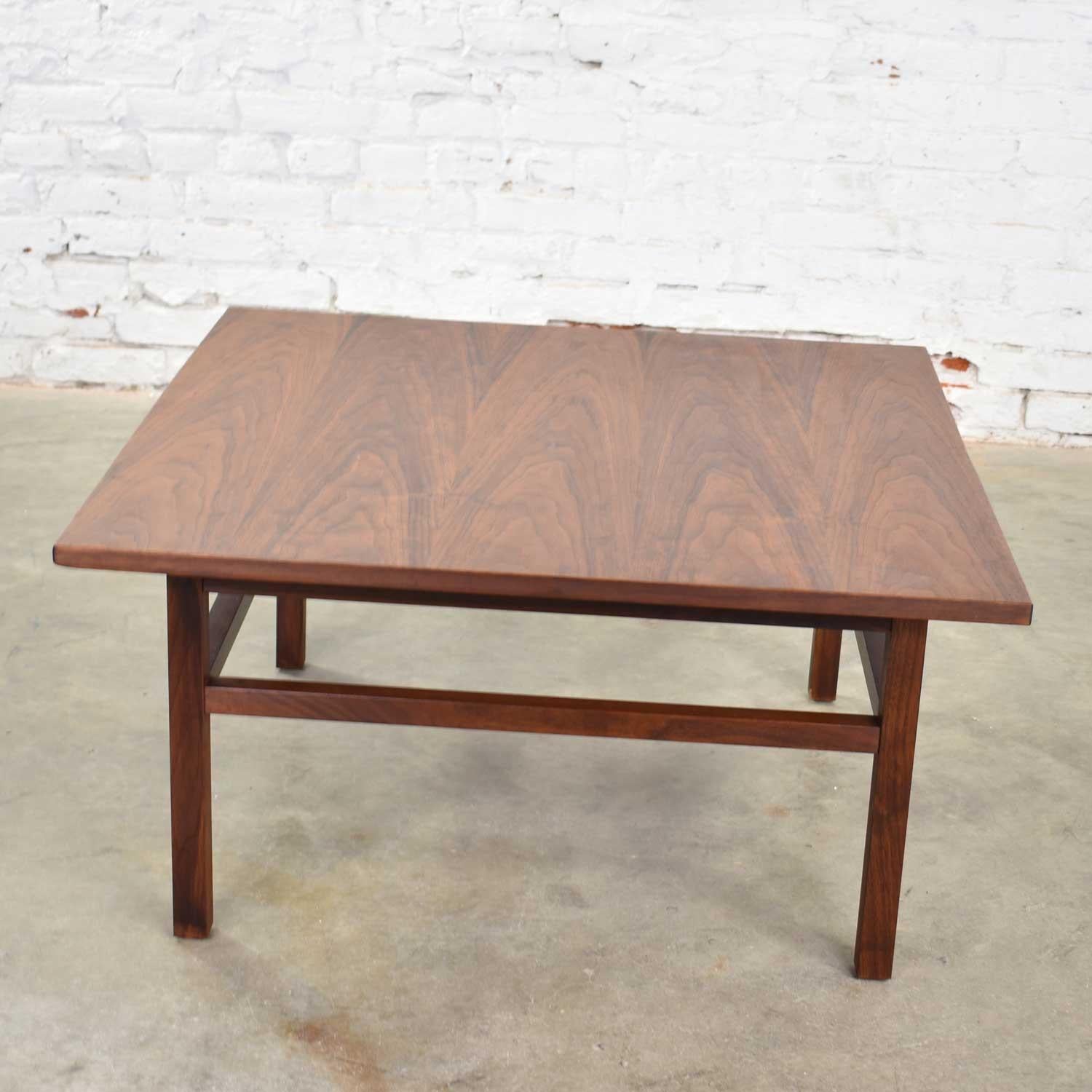 Mid-Century Modern Square Walnut Cocktail Coffee End Side Table Style Founders For Sale 5