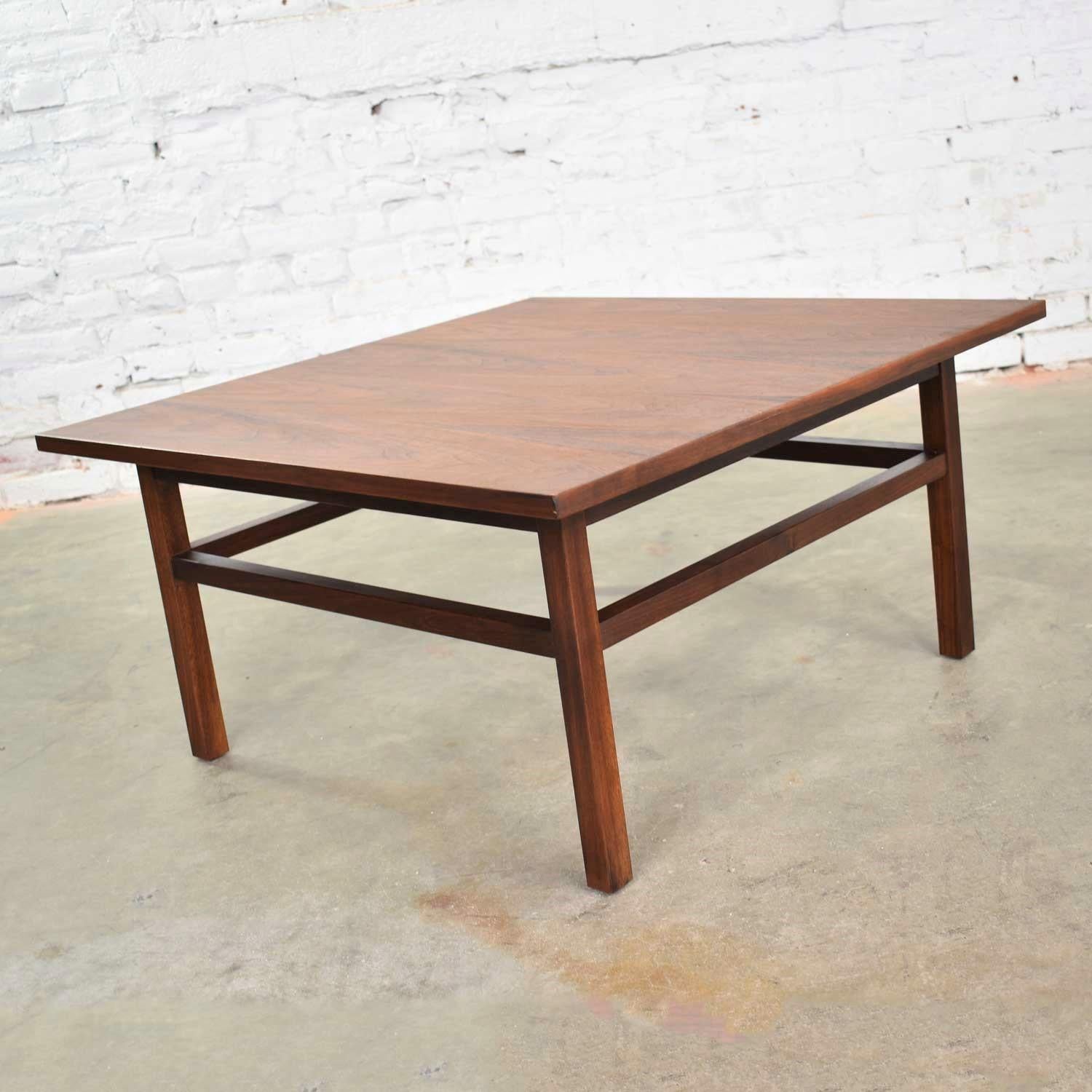 Mid-Century Modern Square Walnut Cocktail Coffee End Side Table Style Founders For Sale 2