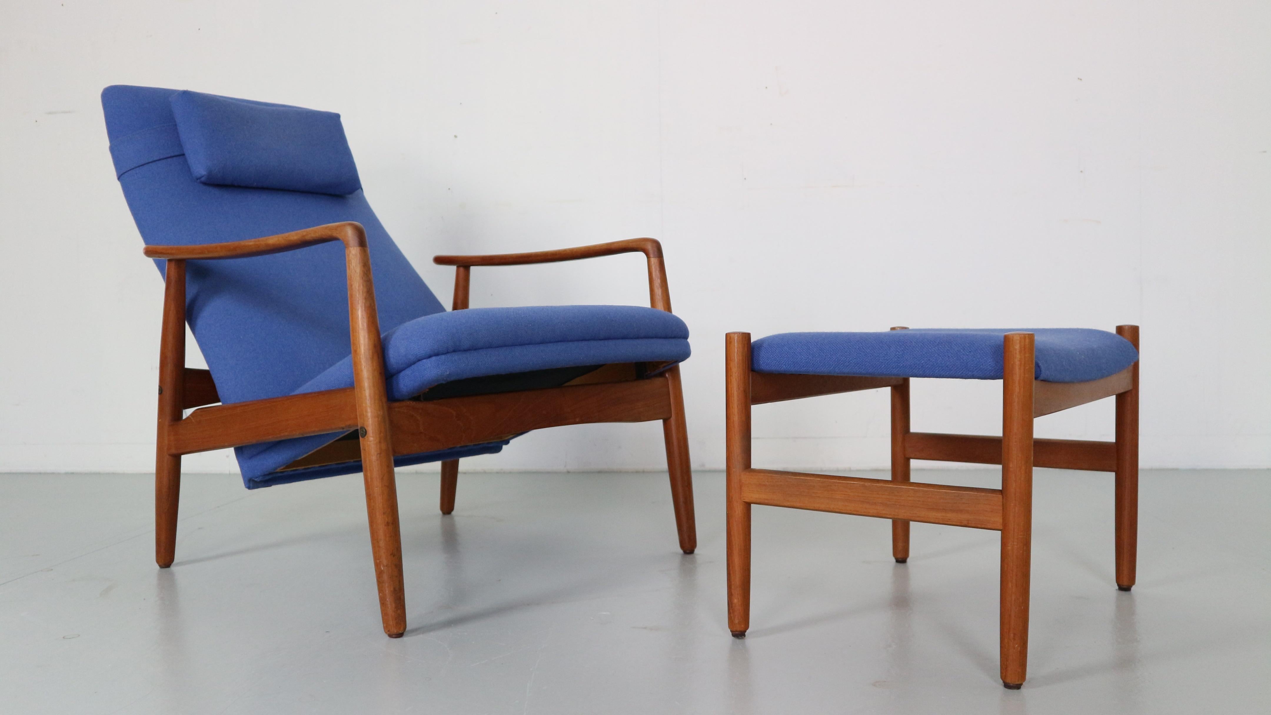 Stylish Vintage Danish teak easy chair with ottoman designed by Søren Ladefoged for Danish manufacturer SL Møbler. This comfortable, solid teak chair features the typical midcentury Denmark organic design and blue upholstery. Adjustable in 2