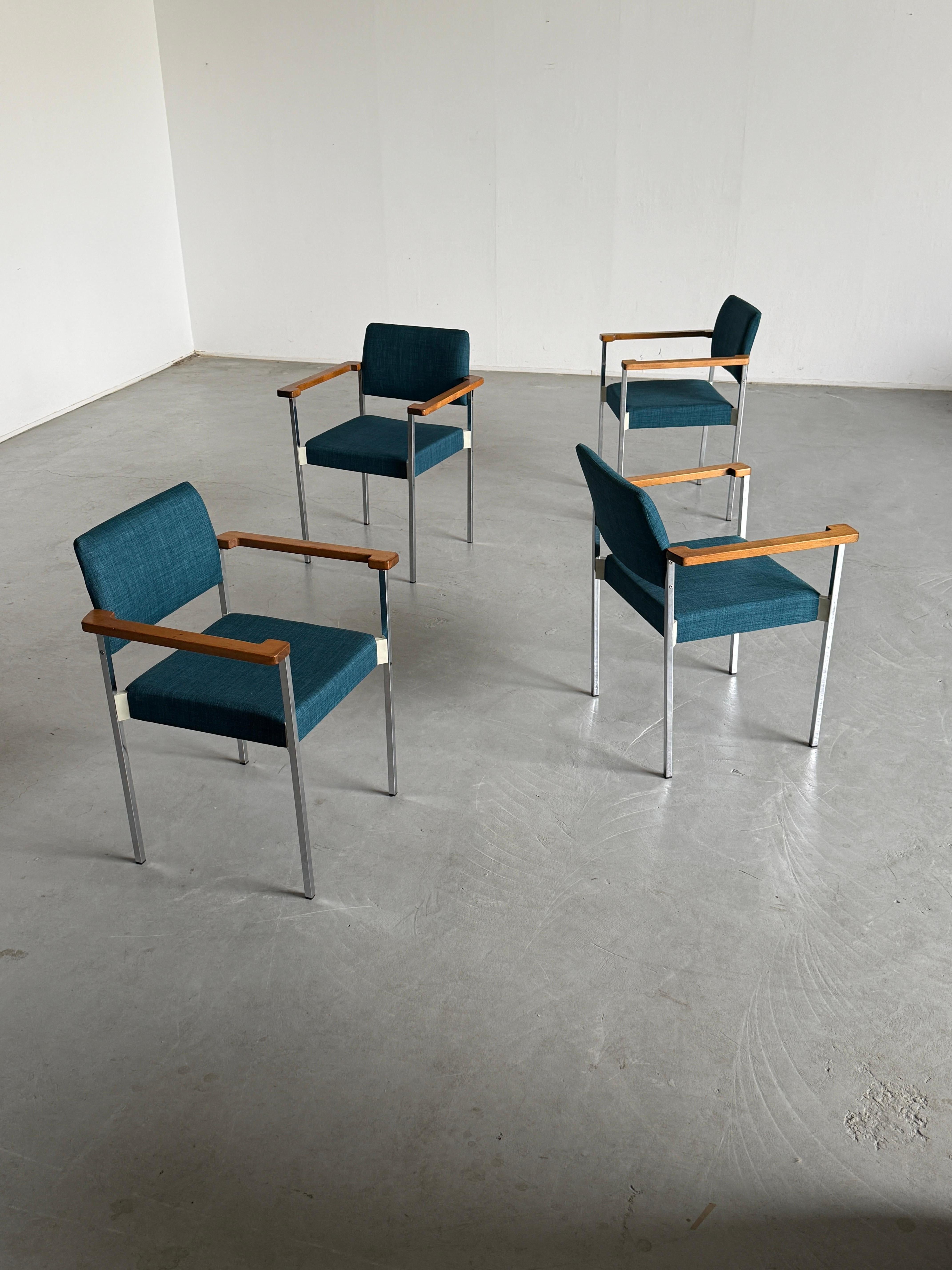 Mid-Century Modern Fauteuils d'appoint ou chaises de salle à manger empilables en chrome The Moderns en vente