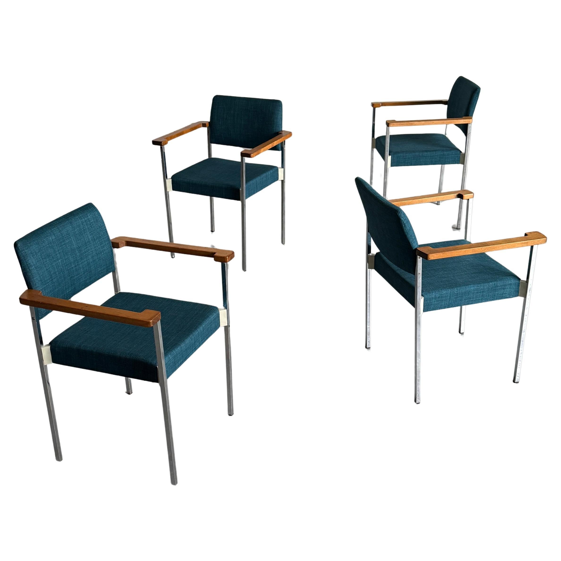 Fauteuils d'appoint ou chaises de salle à manger empilables en chrome The Moderns en vente