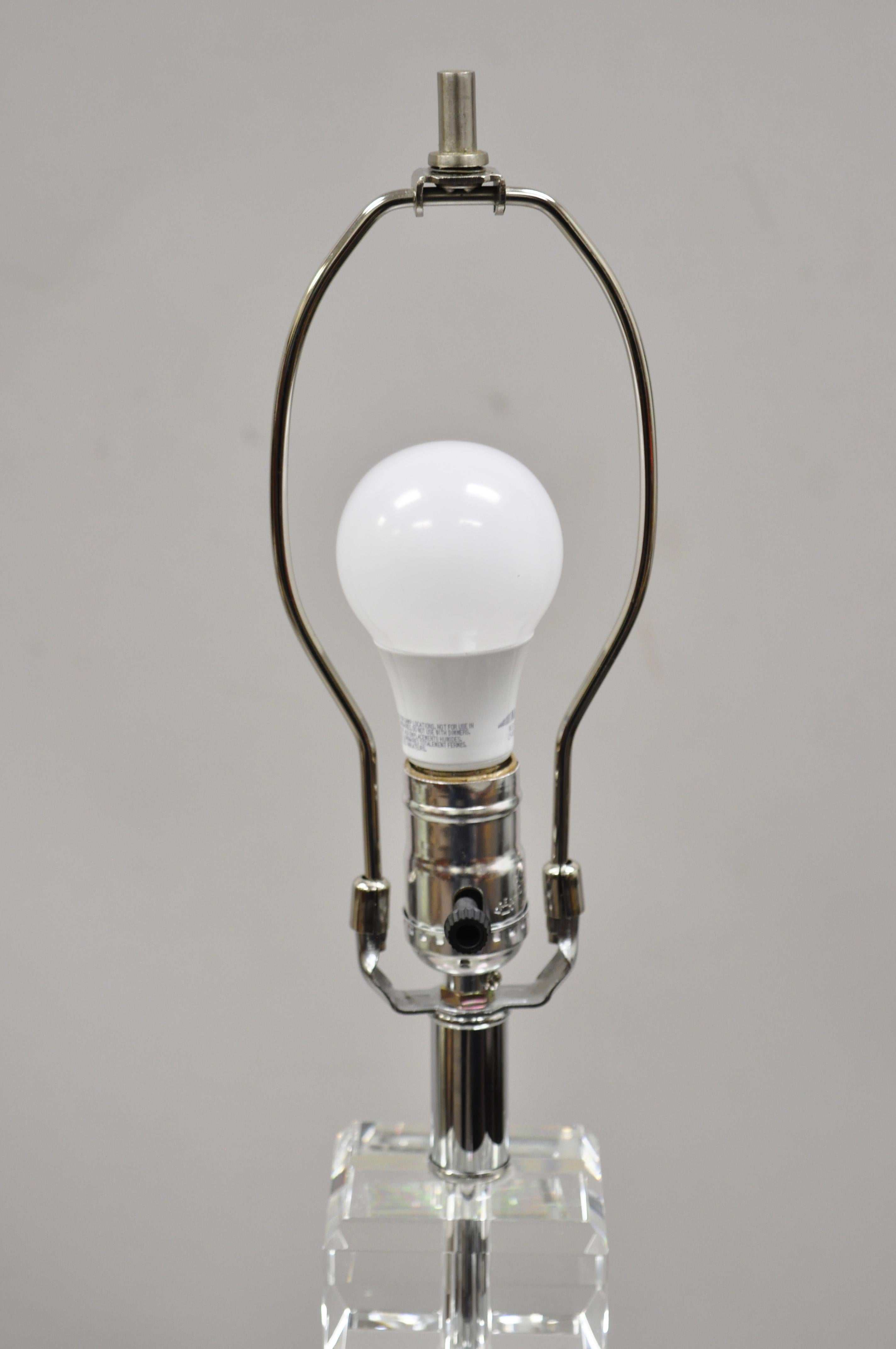 Mid-Century Modern Stacked Lucite Acryl Eiswürfel Säulen-Tischlampe mit Schirm im Angebot 5