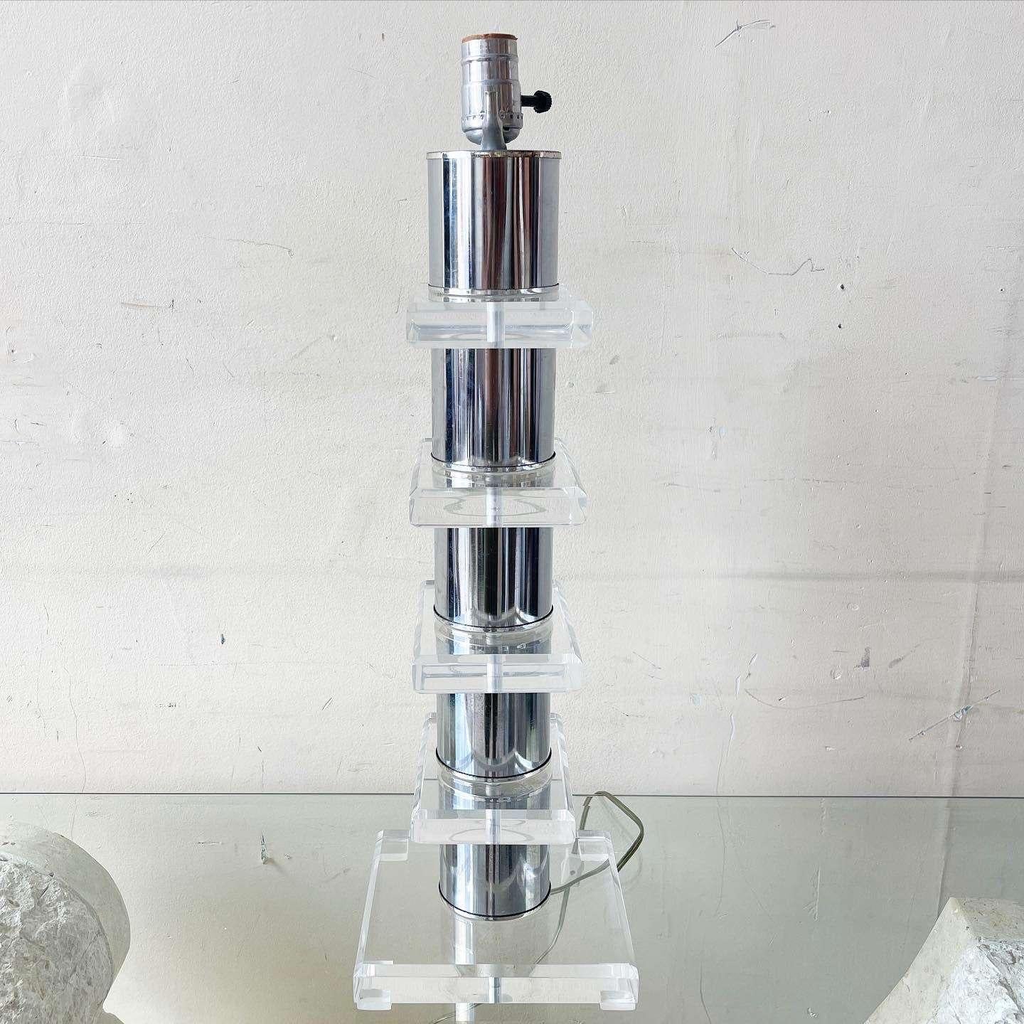 Mid-Century Modern Mid Century Modern Stacked Lucite and Chrome Table Lamp For Sale
