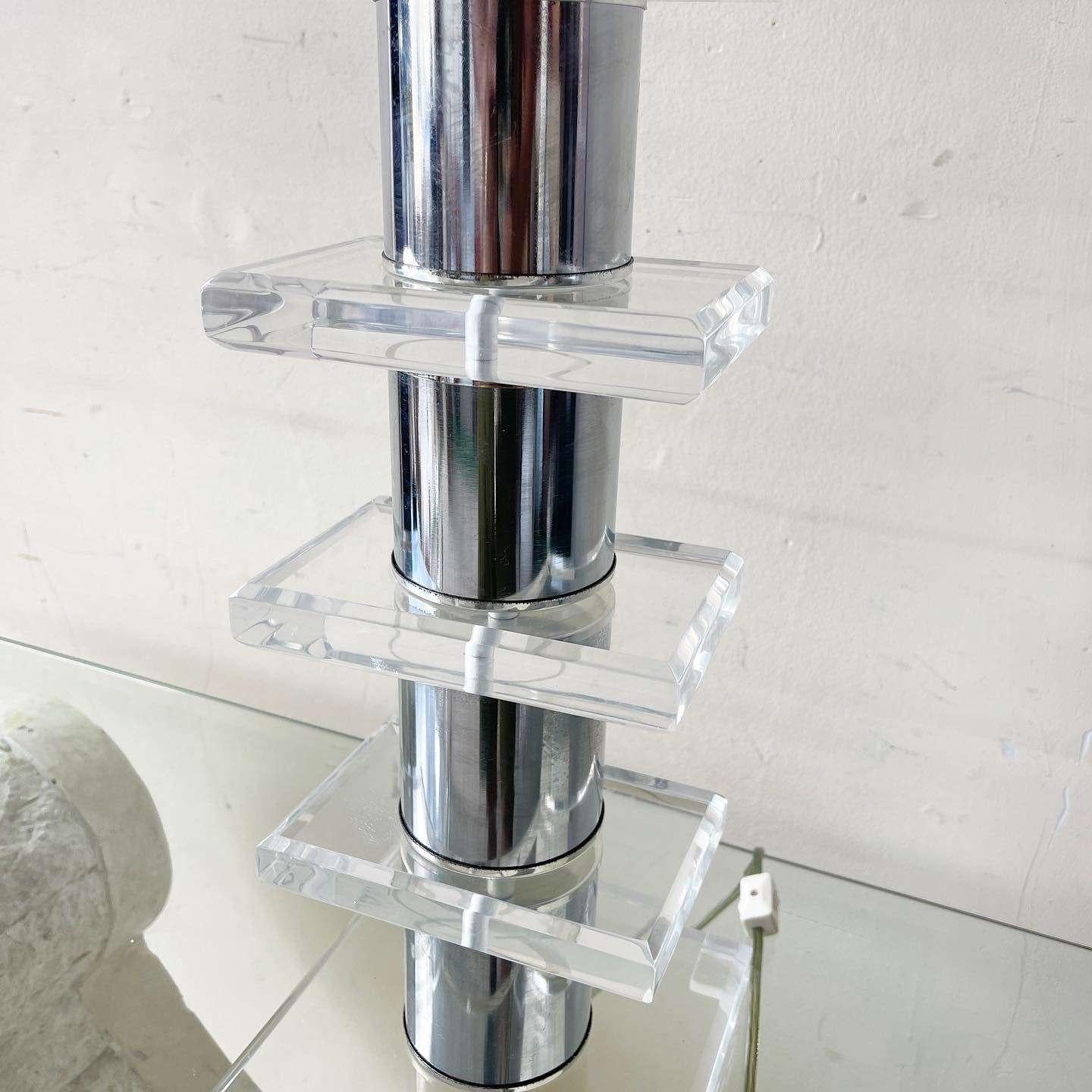 Mid Century Modern Stacked Lucite and Chrome Table Lamp For Sale 1