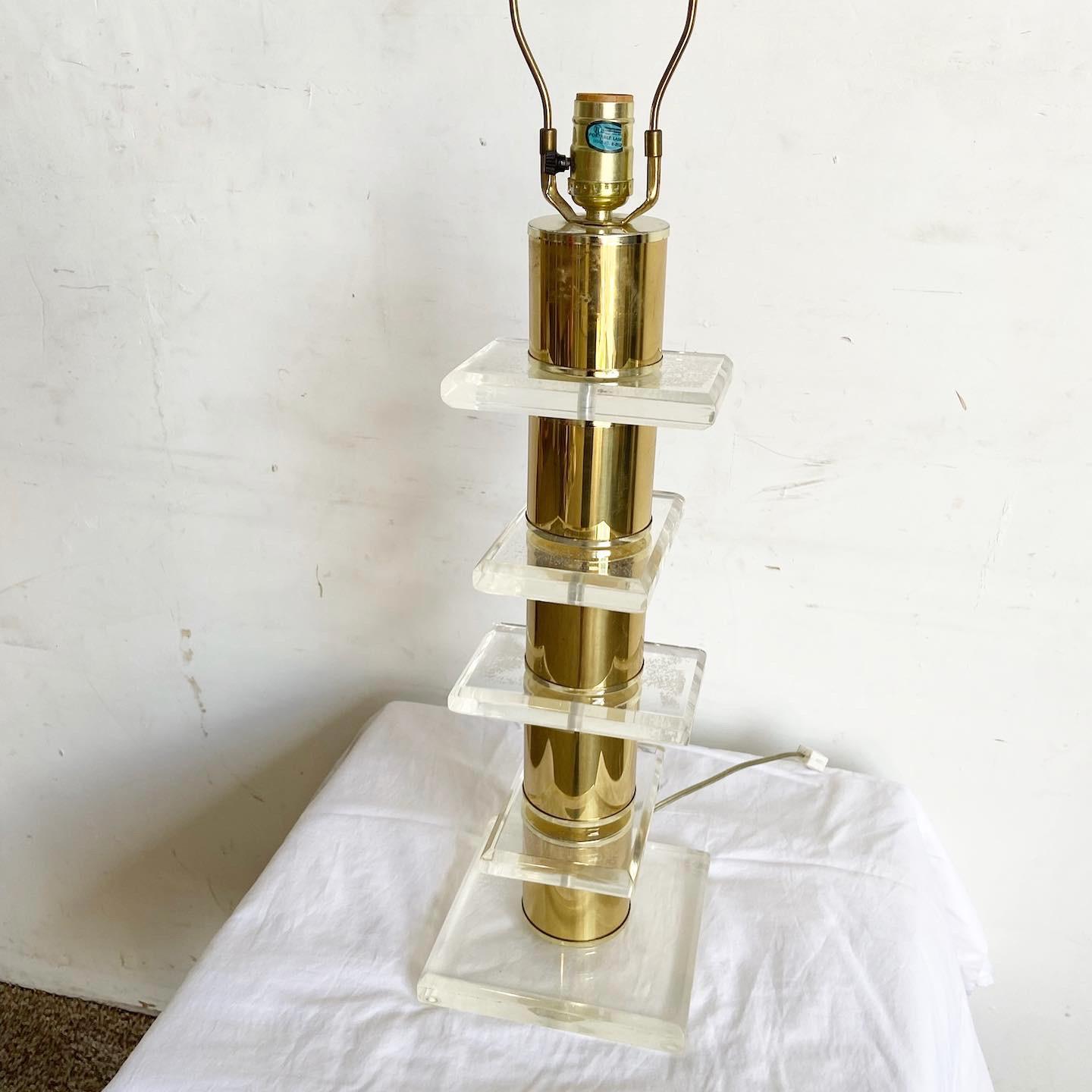 Mid Century Modern Stacked Lucite and Gold Table Lamp For Sale 4