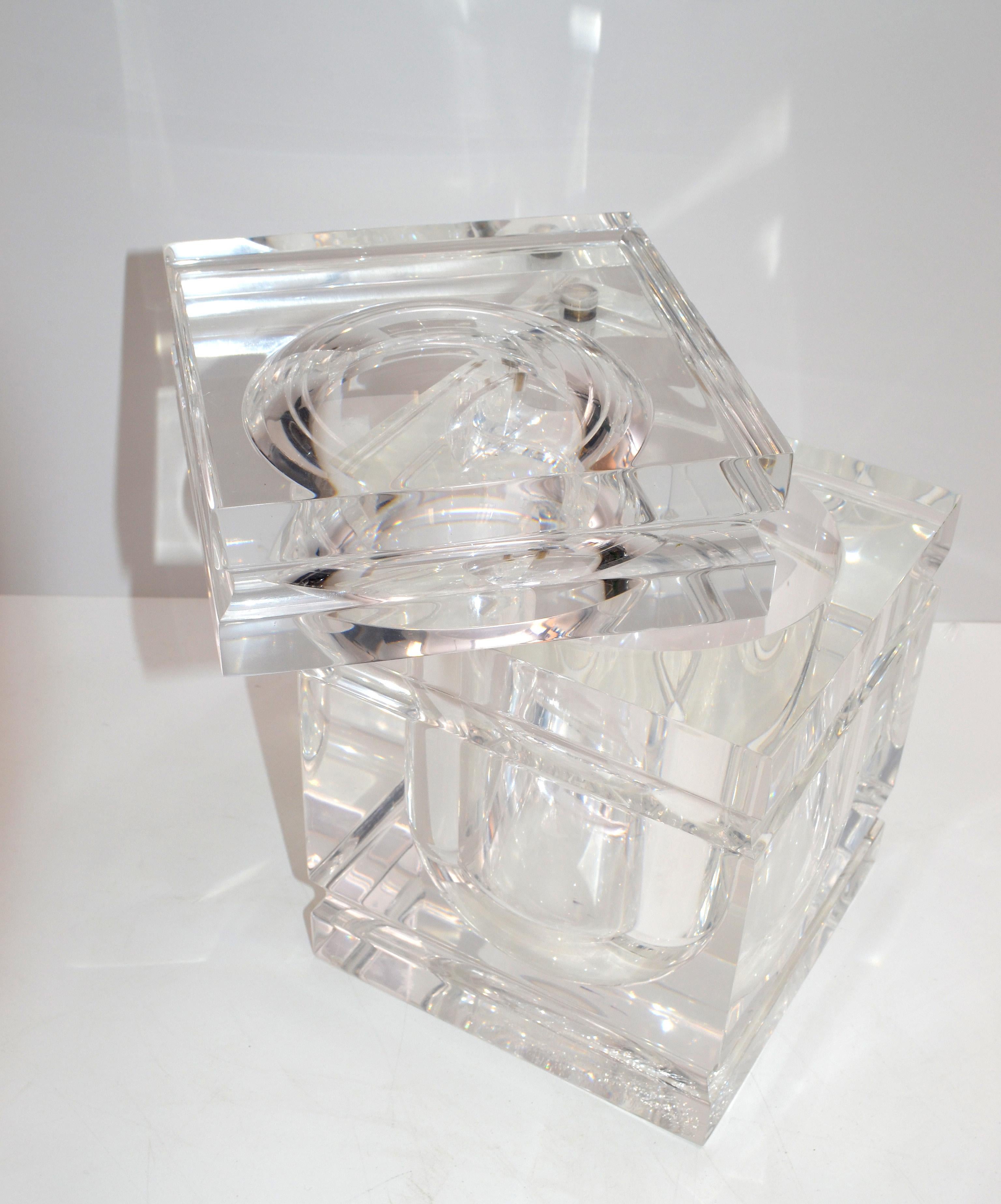 Vintage Mid-Century Modern Stacked Lucite Ice Bucket Attached Swing Lid Barware  In Good Condition For Sale In Miami, FL