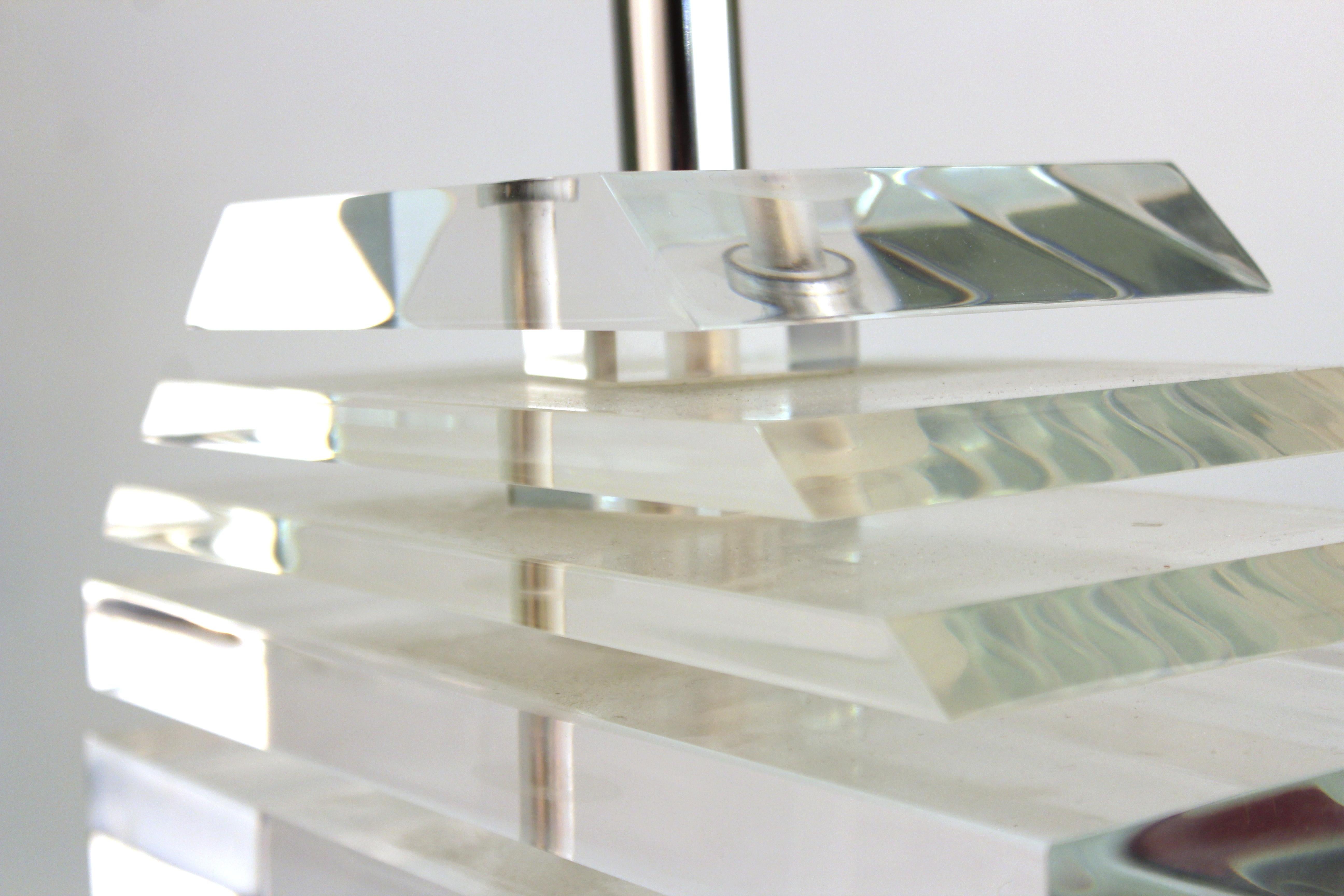 Mid-Century Modern Stacked Lucite Table Lamp in Karl Springer Style In Good Condition In Astoria, NY