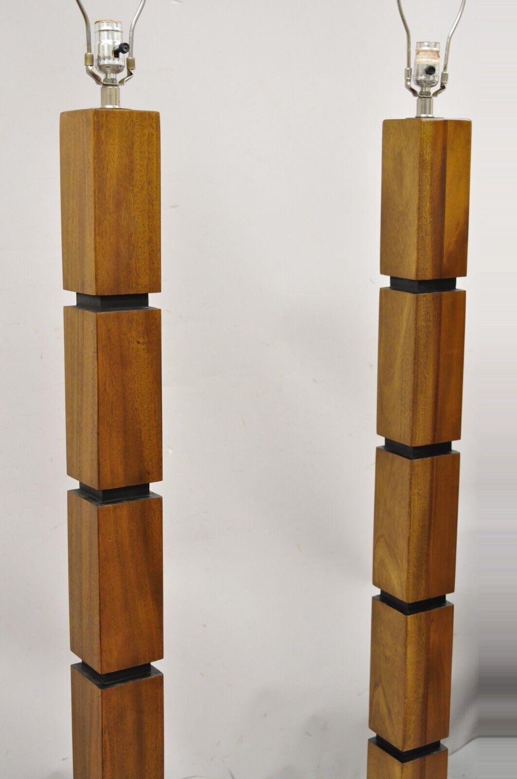 Mid-Century Modern Stacked Teak Wood Cube Modernist Pole Floor Lamps, a Pair In Good Condition In Philadelphia, PA