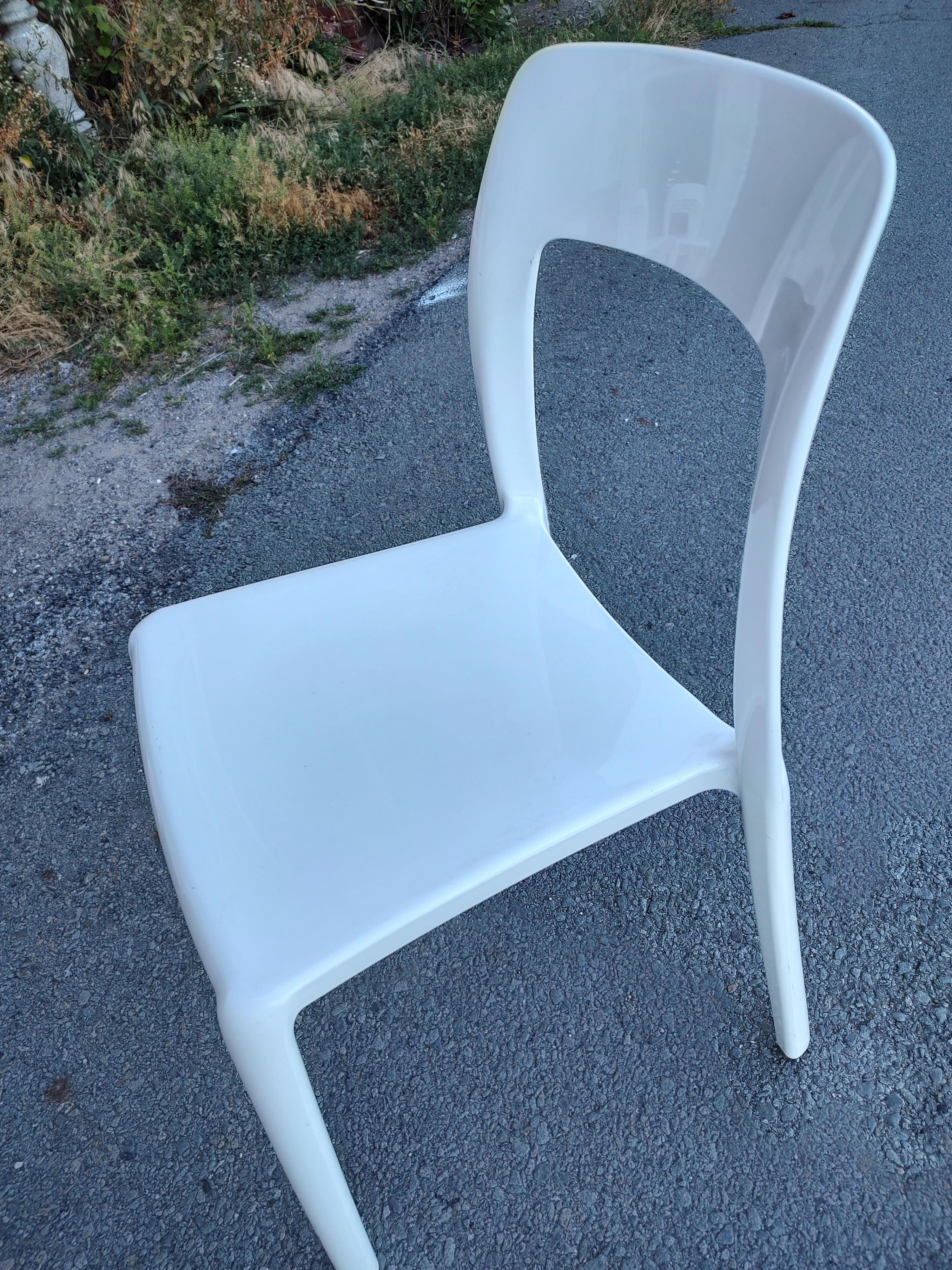 Late 20th Century 10 Mid Century Modern Stacking Chairs by AIR in White  For Sale