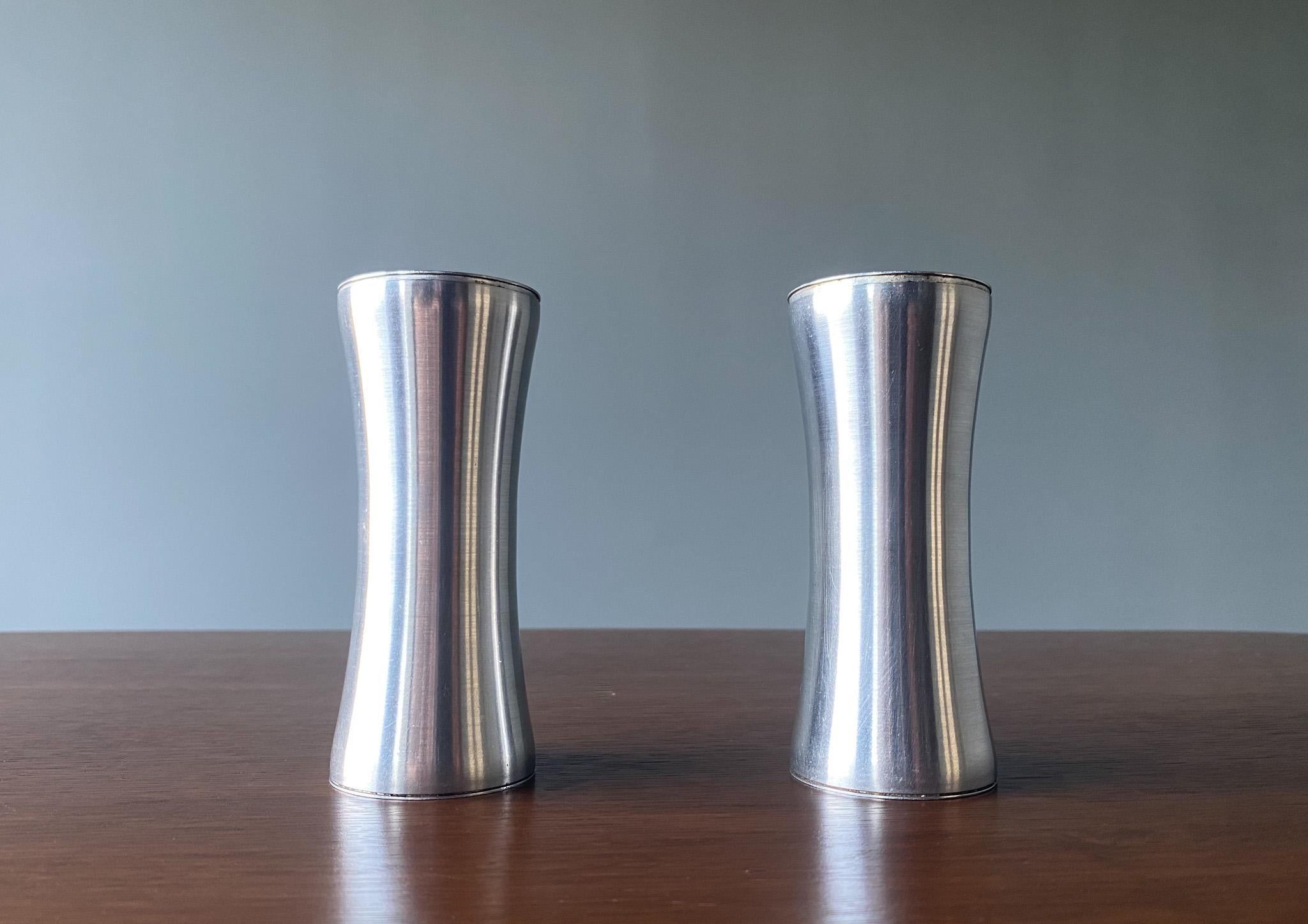 Mid Century Modern Stainless Steel Salt & Pepper Shakers Set, USA, 1950's In Good Condition In San Juan Capistrano, CA