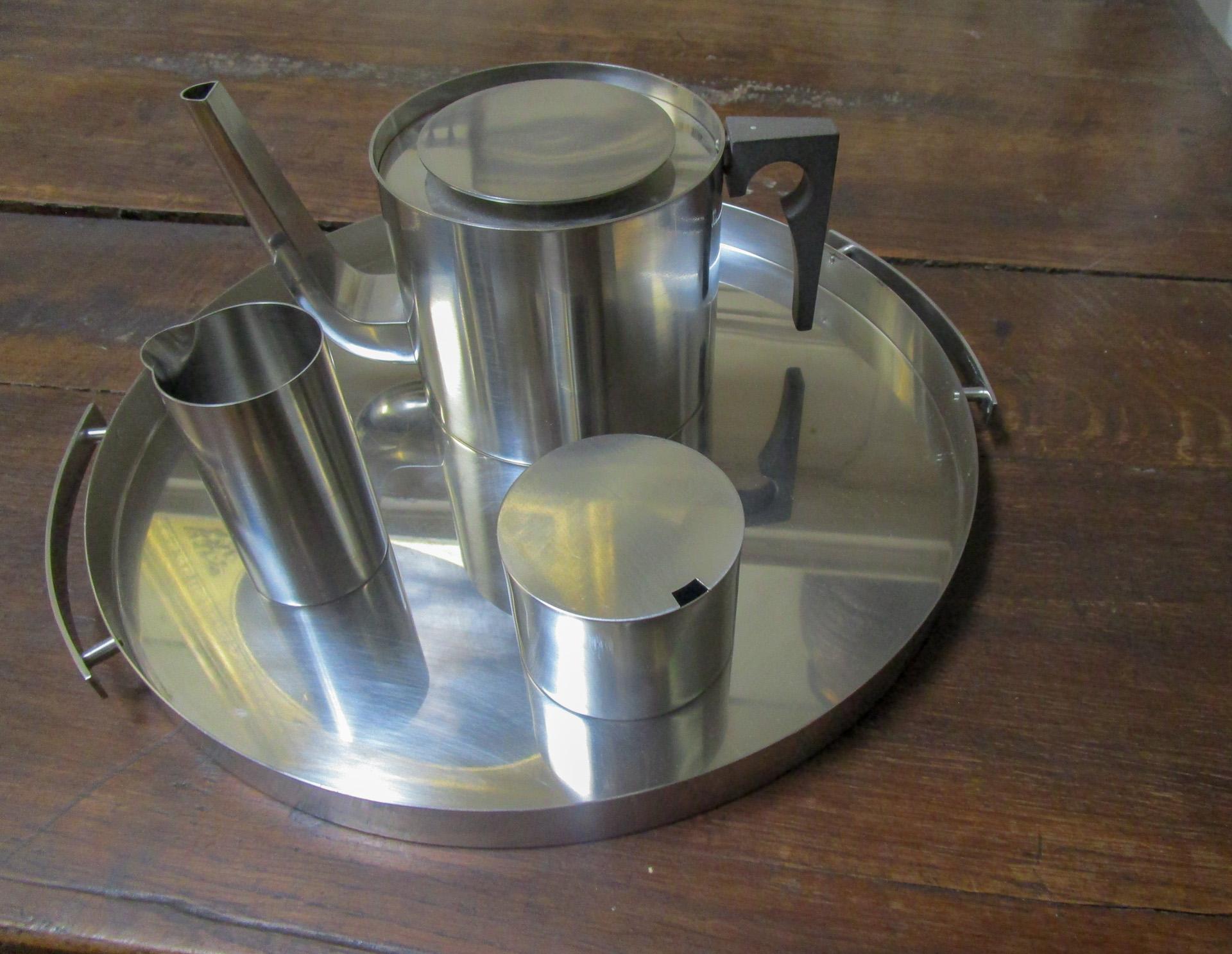 Service à thé en acier inoxydable de style moderne du milieu du siècle dernier d'Arne Jacobsen pour Stelton en vente 1