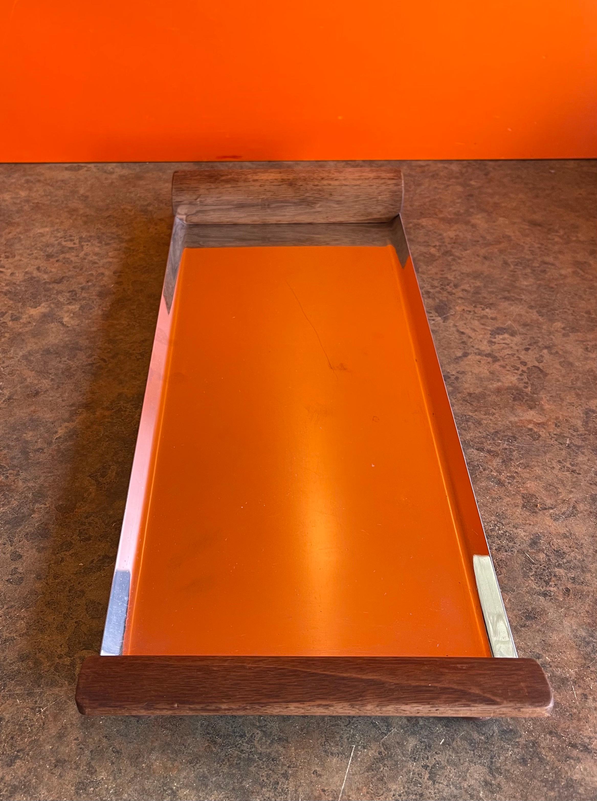 Mid-Century Modern Stainless Steel & Walnut Serving Tray In Good Condition For Sale In San Diego, CA