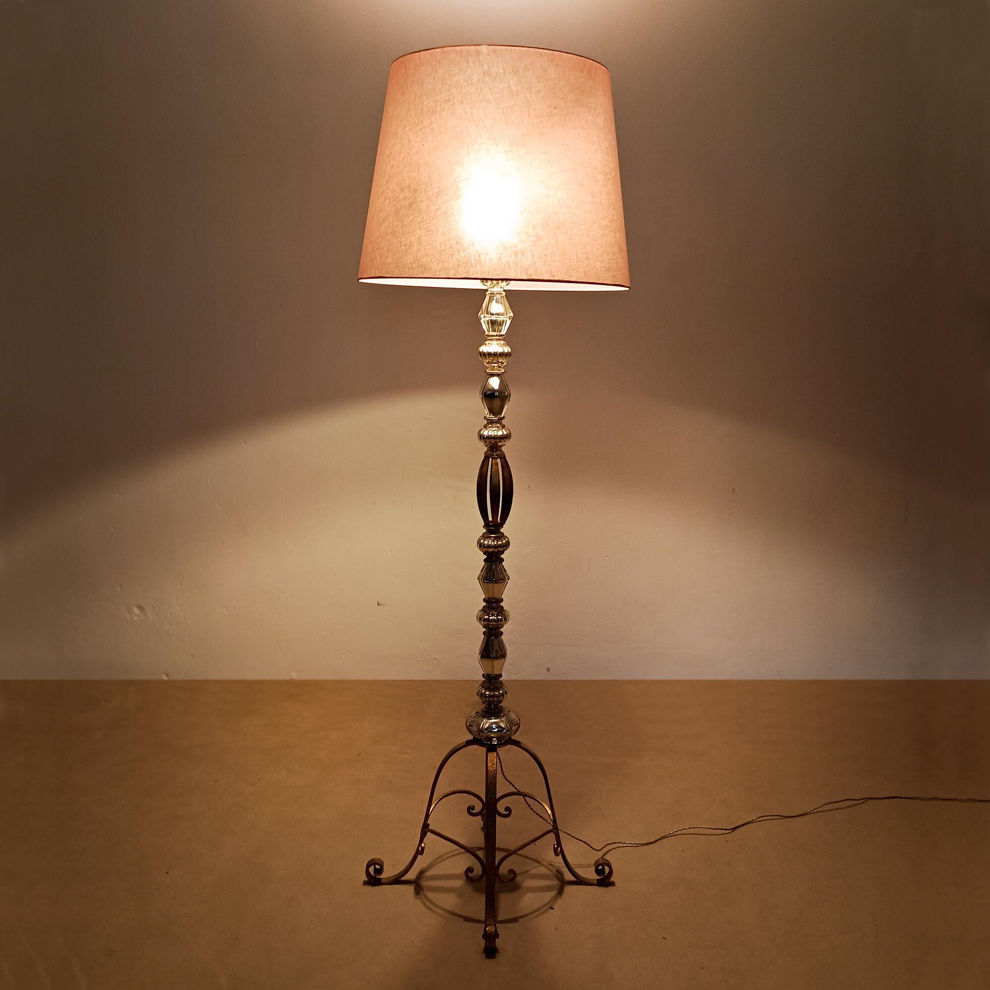 Mid-Century Modern Standing Lamp in Wrought Iron, Blown Glass, Brass - France For Sale 4