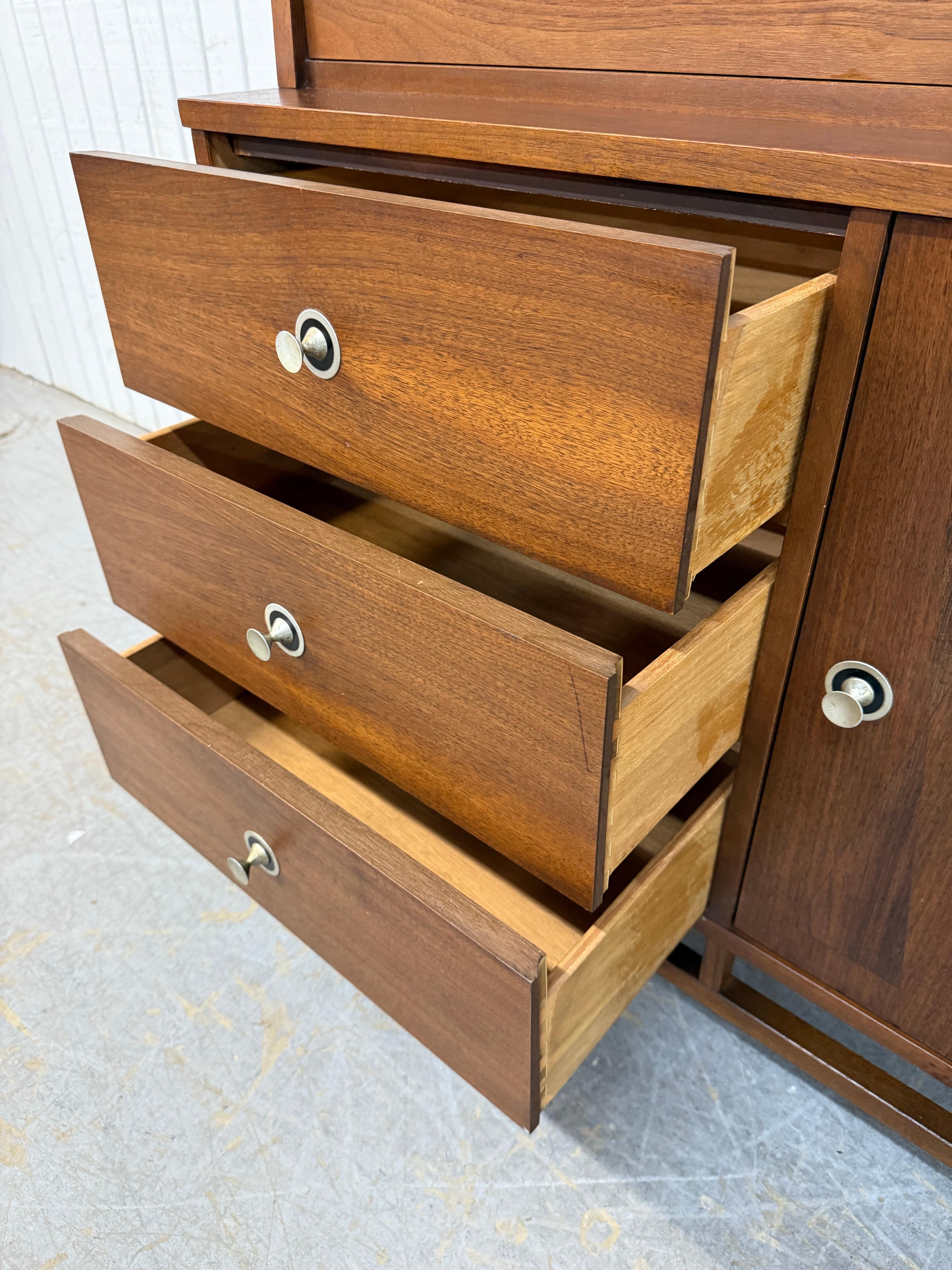 Mid-Century Modern Stanley Walnut Hutch For Sale 1