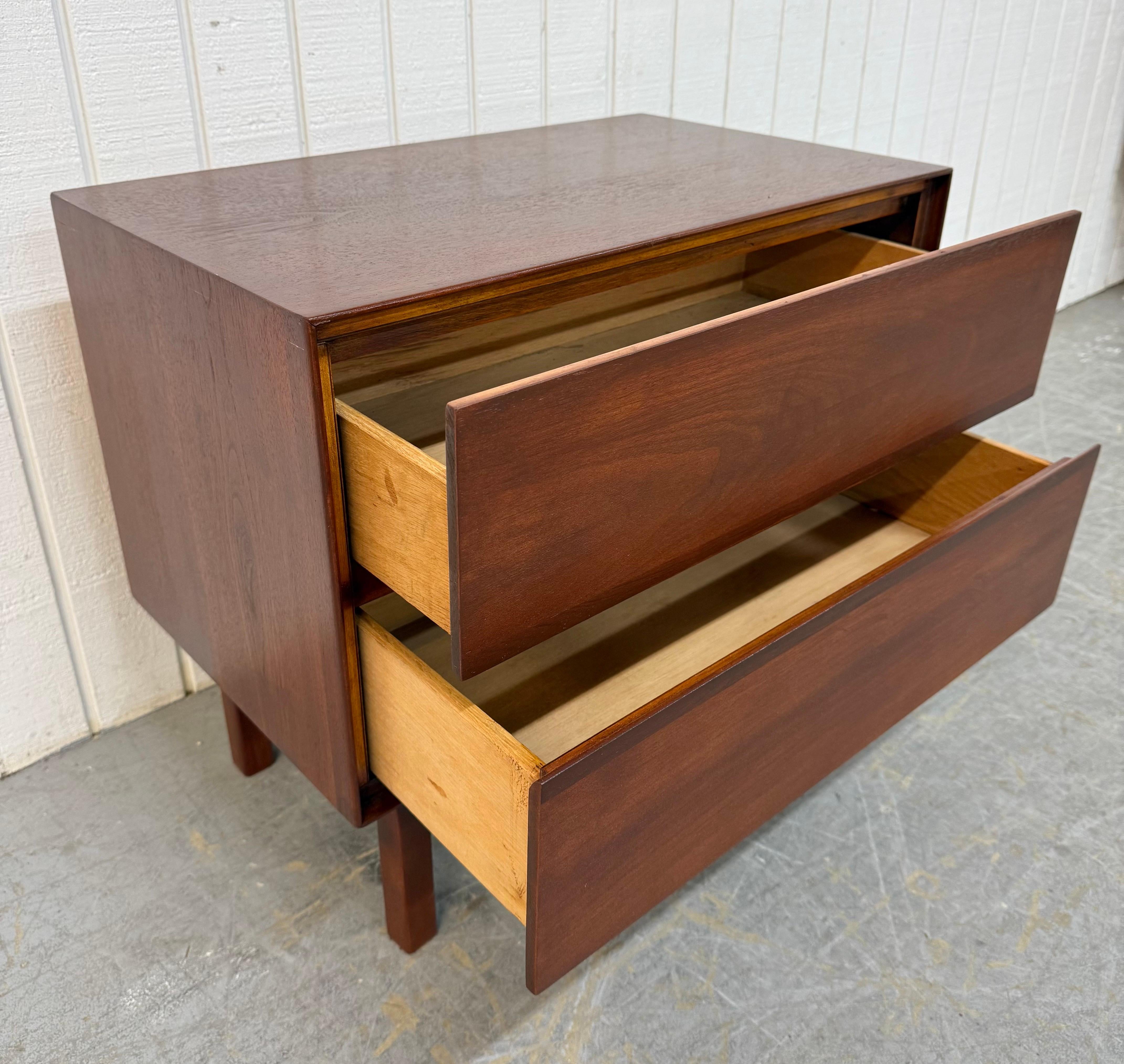 Comodini in legno di noce Stanley - Set di 2 in vendita 2