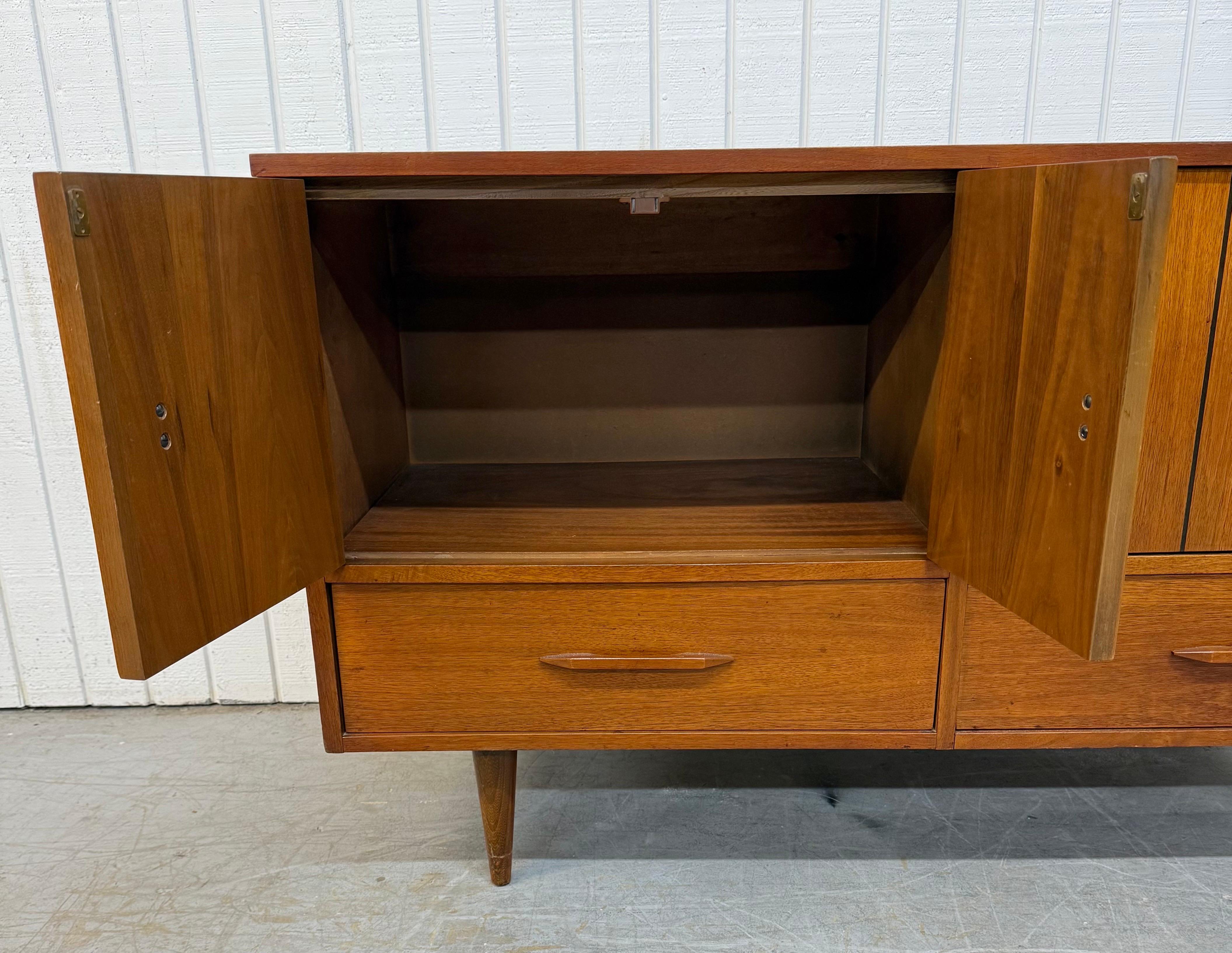 Mid-Century Modern Stanley Walnut Sideboard For Sale 1