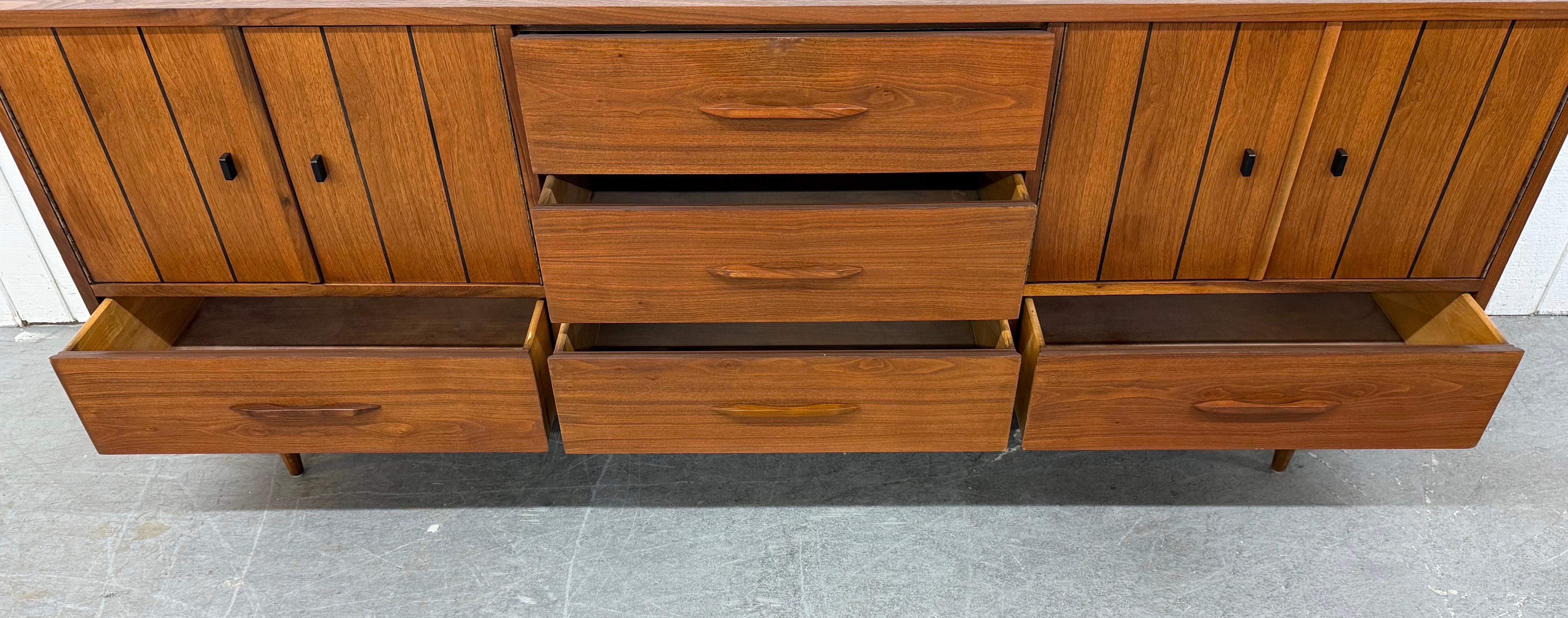 Mid-Century Modern Stanley Walnut Sideboard 3