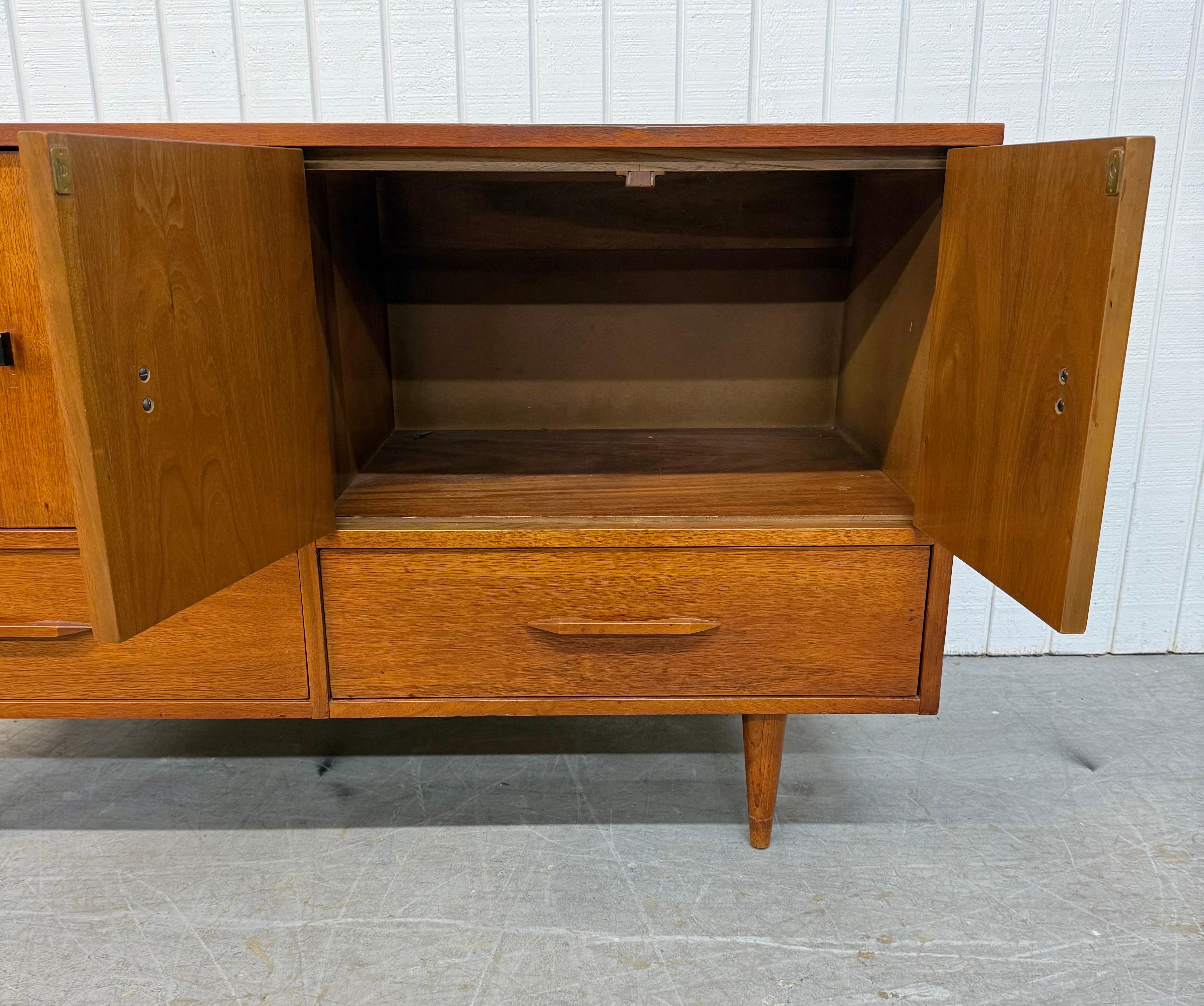 Mid-Century Modern Stanley Walnut Sideboard For Sale 3