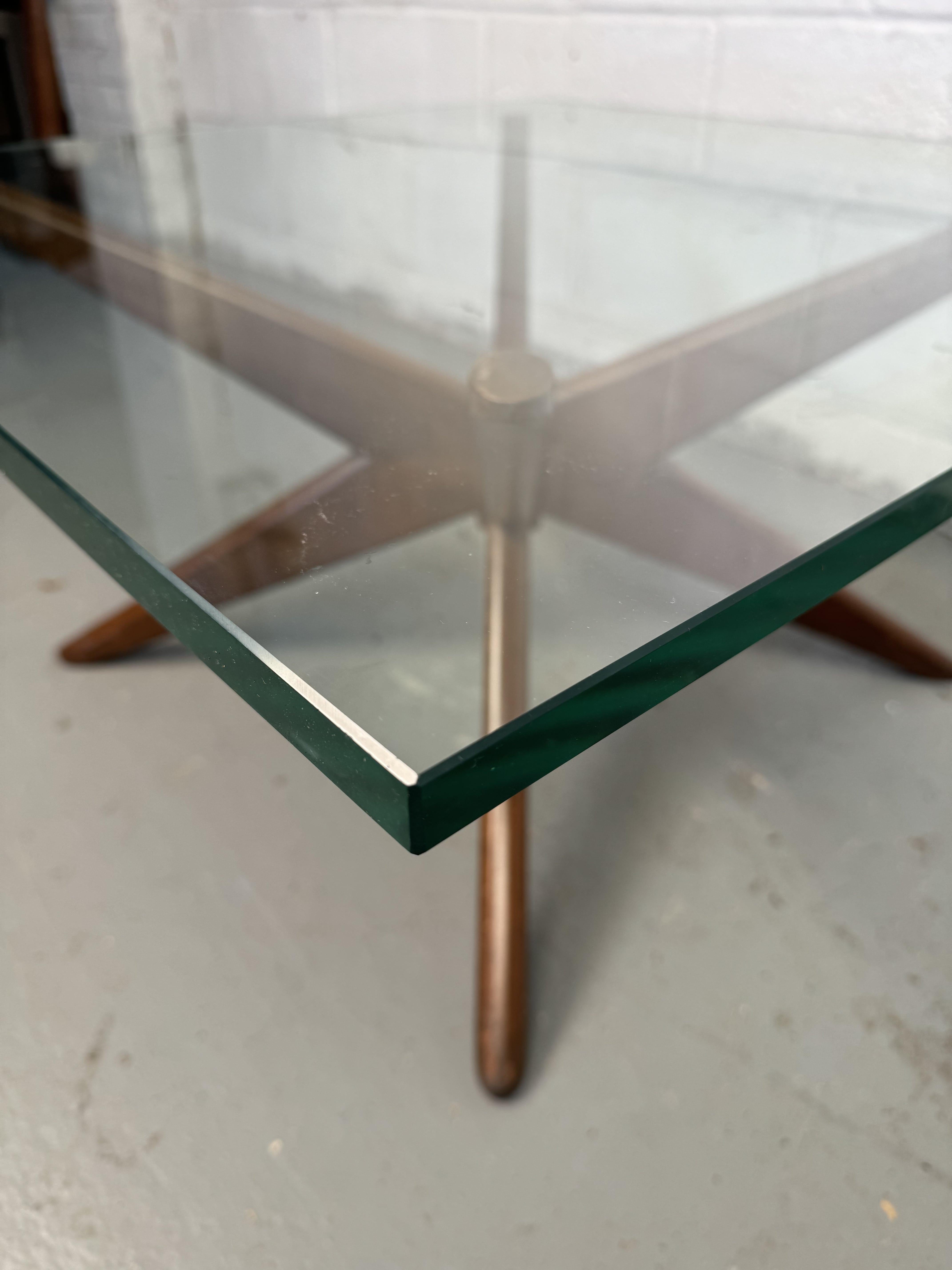 Table basse en forme d'étoile The Moderns en vente 4