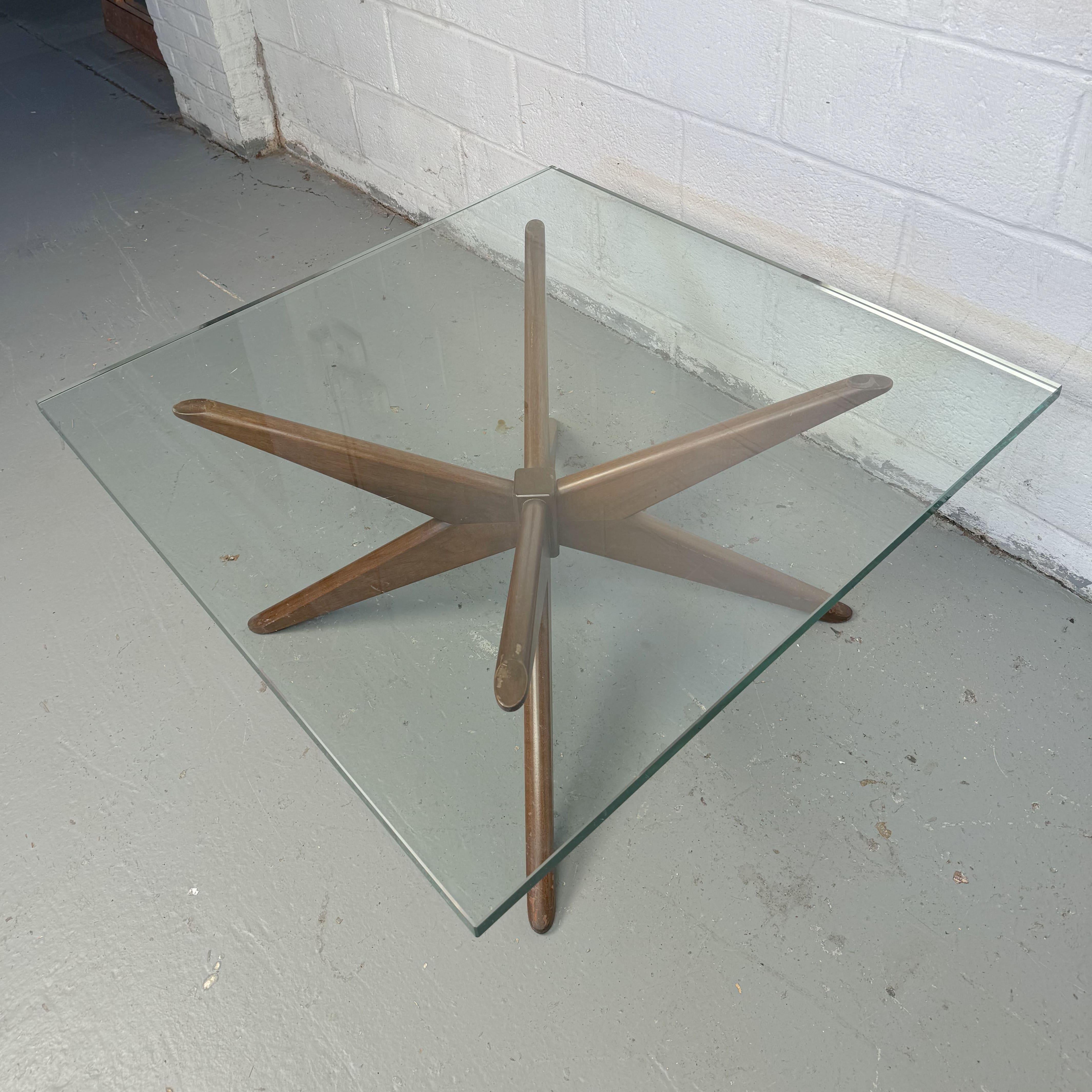 Table basse en forme d'étoile The Moderns en vente 5