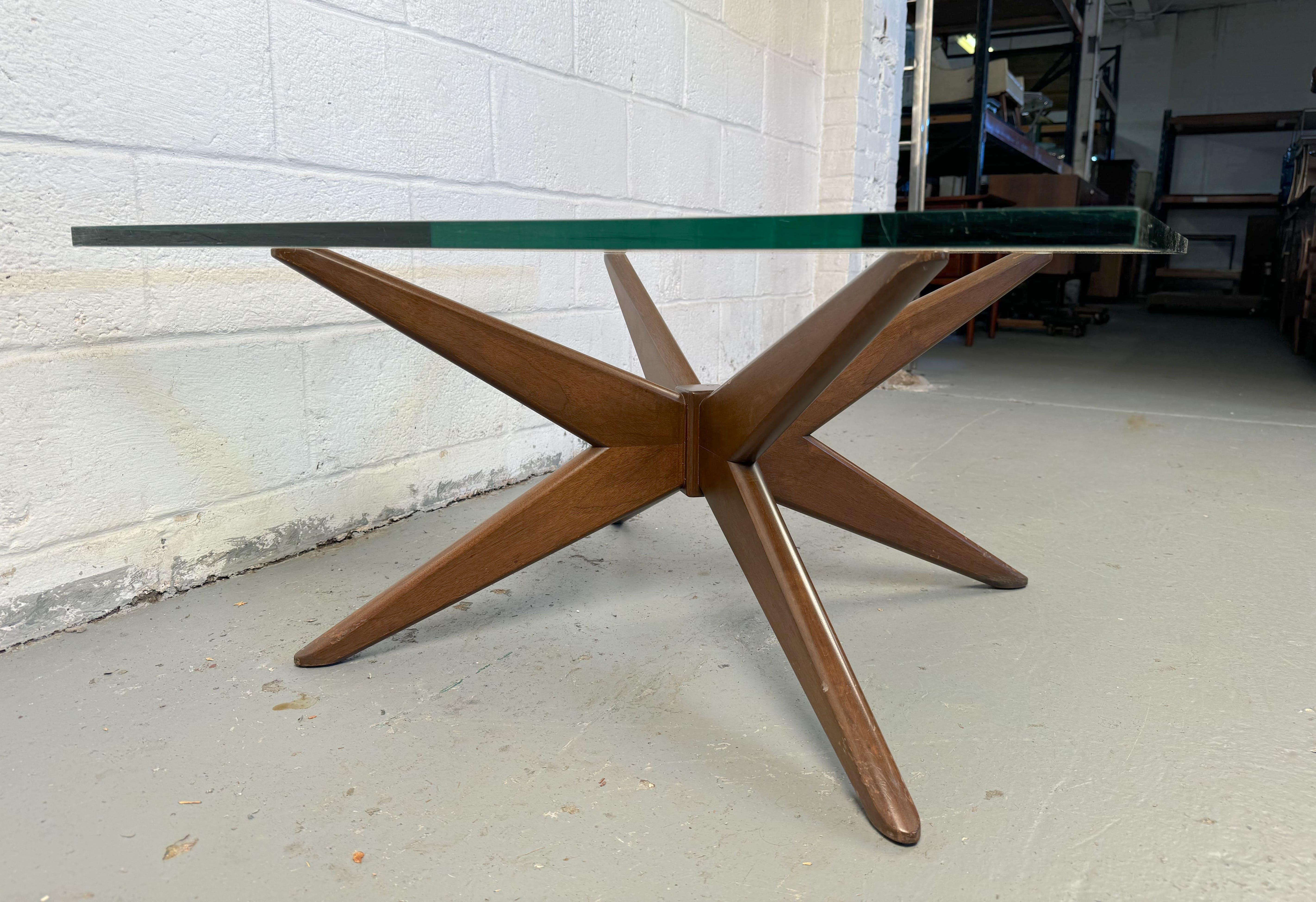 Table basse en forme d'étoile The Moderns en vente 6