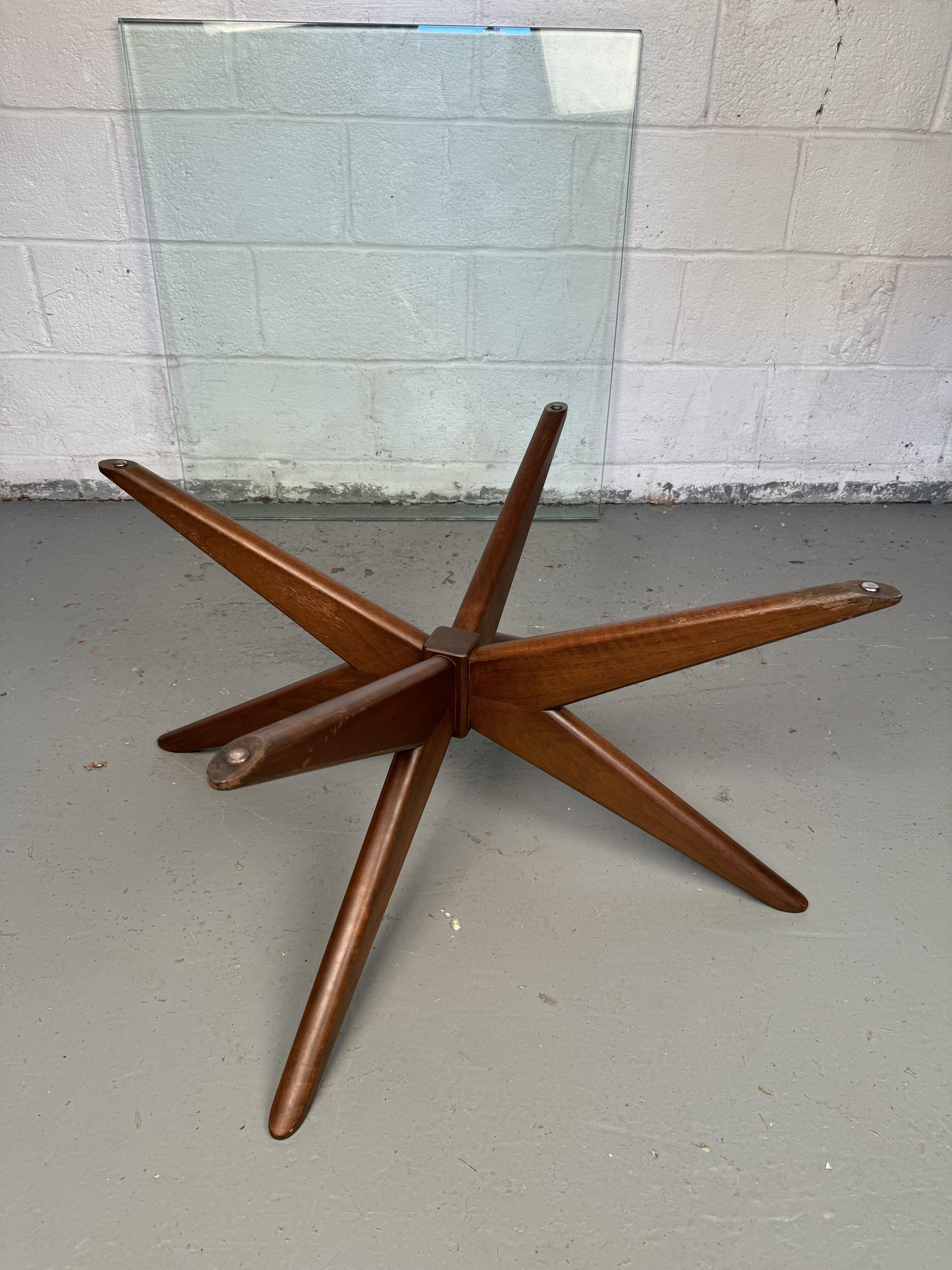 Table basse en forme d'étoile The Moderns en vente 7