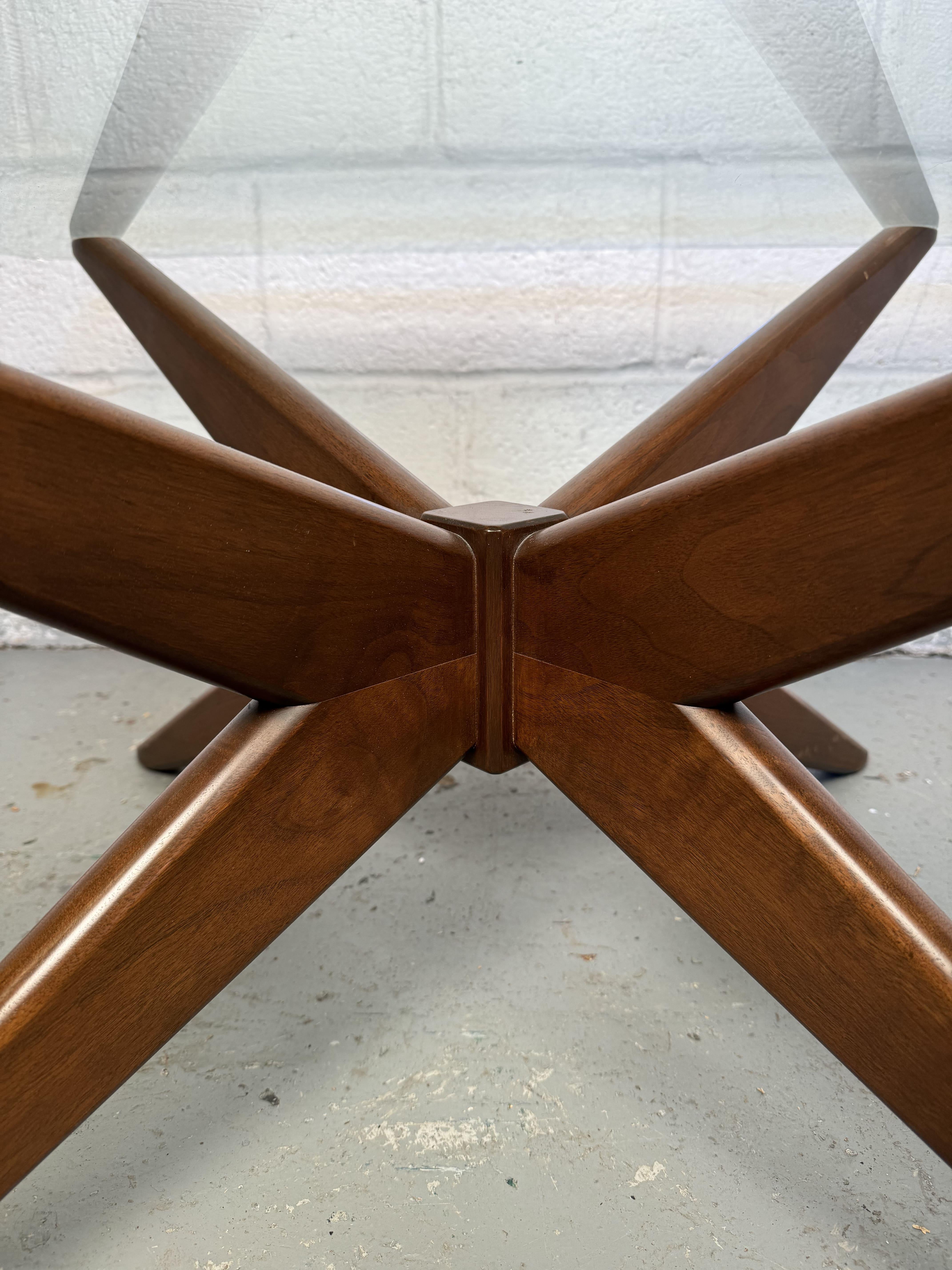 Table basse en forme d'étoile The Moderns en vente 2