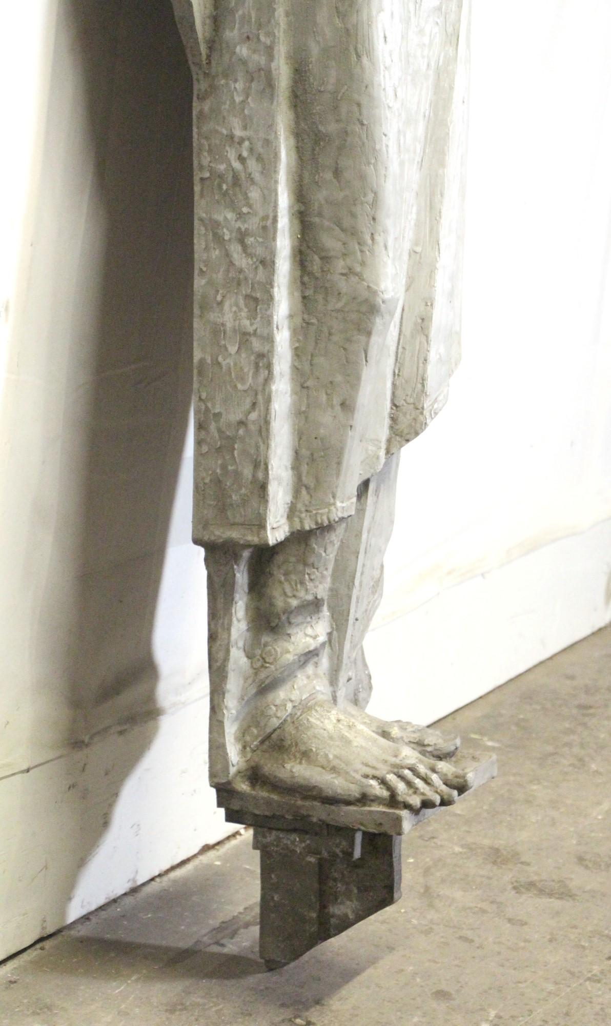 Moderne Statue von Jesus mit ausgestreckten Armen aus der Mitte des Jahrhunderts im Angebot 2