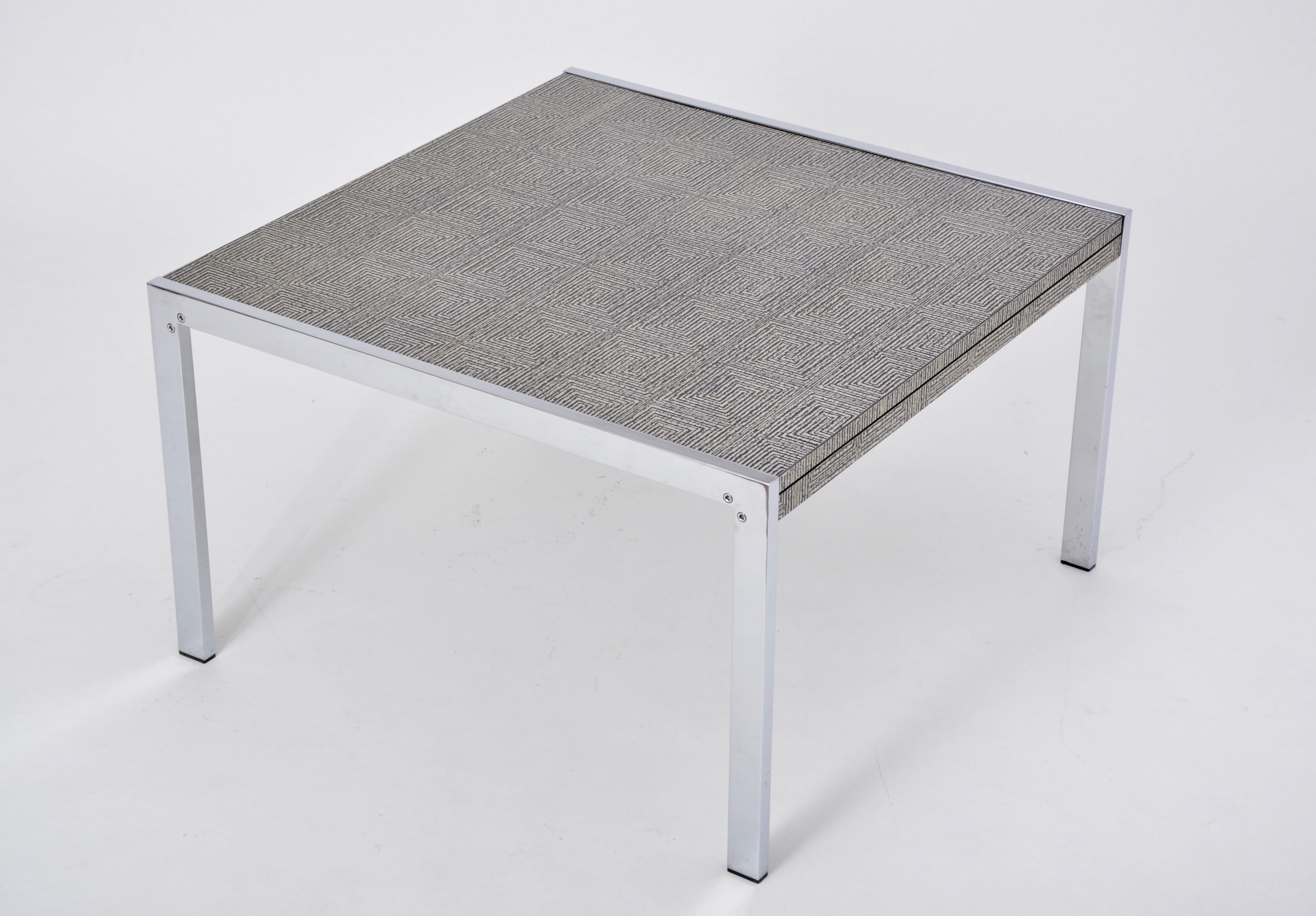 Mid-Century Modern Steel and Aluminium Coffee Table with Graphic Meander Pattern In Good Condition For Sale In Berlin, DE