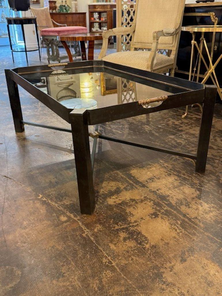 Mesa baja moderna de mediados de siglo de acero y latón con tapa de cristal Italiano en venta