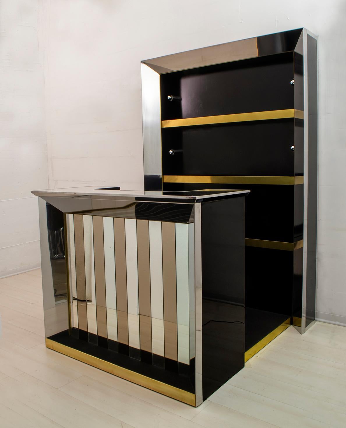 Italian Mid-Century Modern Steel and Mirrors Bar Cabinet, 1970s
