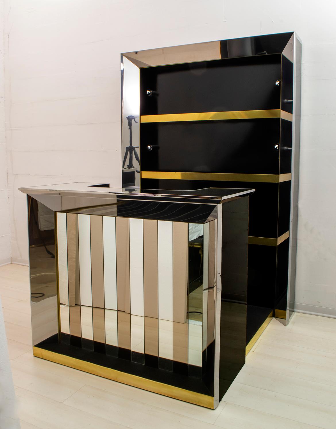 Mid-Century Modern Steel and Mirrors Bar Cabinet, 1970s In Good Condition In Puglia, Puglia