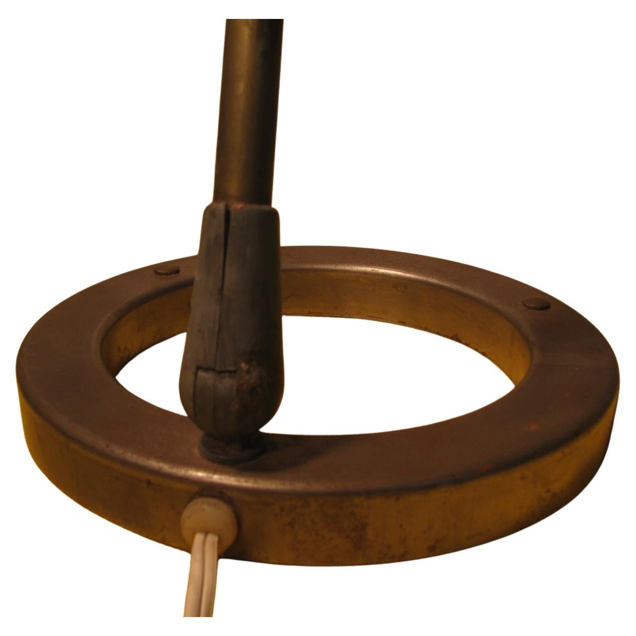 Moderne Stahl-Schreibtischlampe aus der Mitte des Jahrhunderts nach Paavo Tynell (Moderne der Mitte des Jahrhunderts) im Angebot