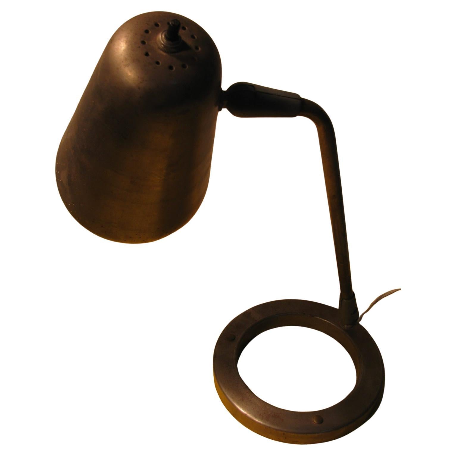 Moderne Stahl-Schreibtischlampe aus der Mitte des Jahrhunderts nach Paavo Tynell im Zustand „Gut“ im Angebot in Port Jervis, NY