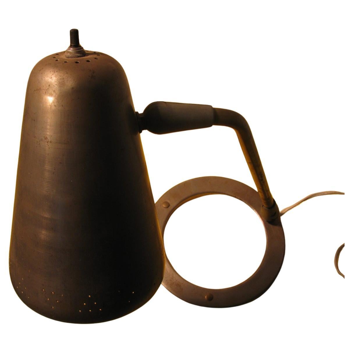 Moderne Stahl-Schreibtischlampe aus der Mitte des Jahrhunderts nach Paavo Tynell (Mitte des 20. Jahrhunderts) im Angebot