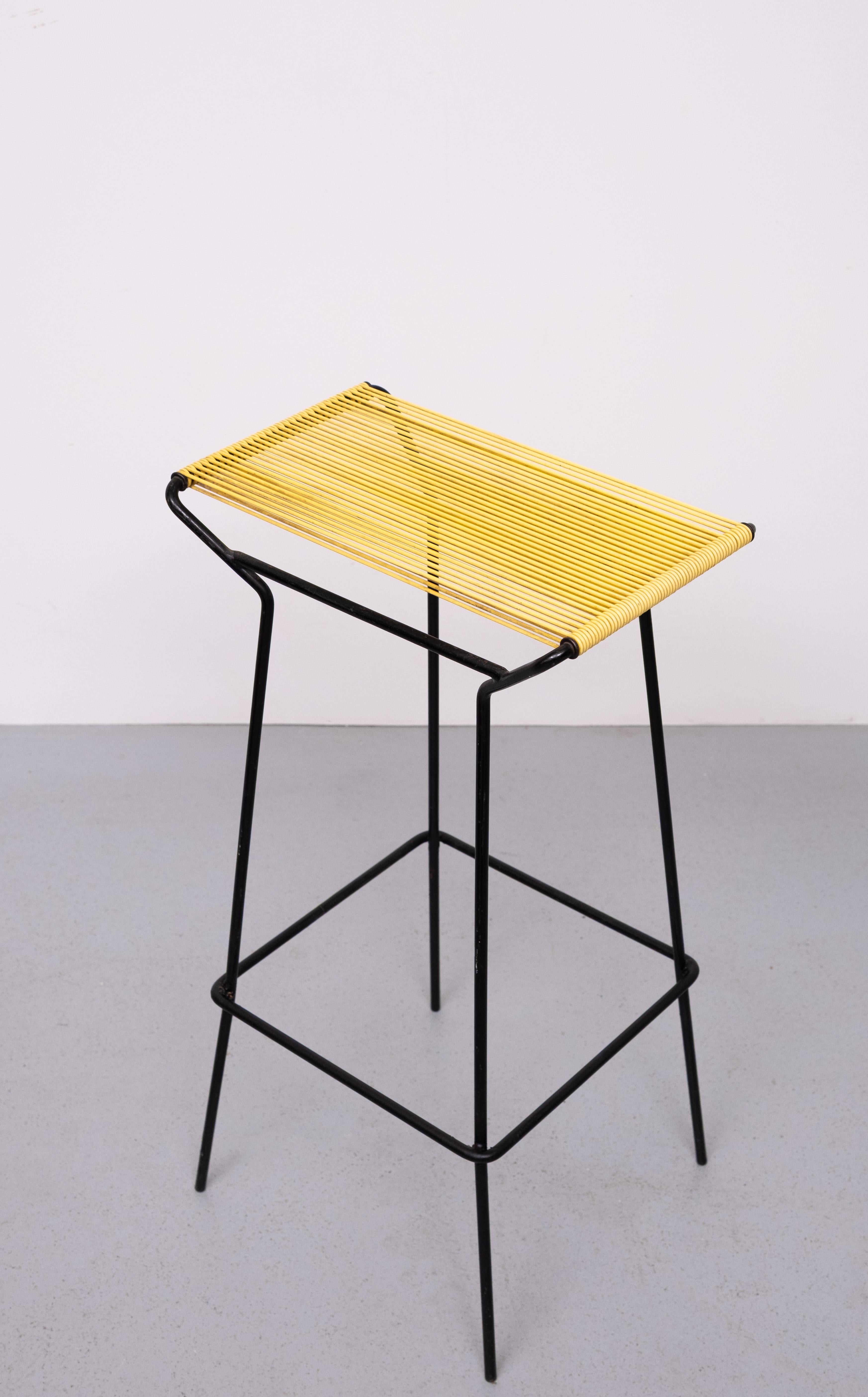 Mid-Century Modern Tabouret Spaghetti en acier moderne du milieu du siècle 1960 Hollande en vente