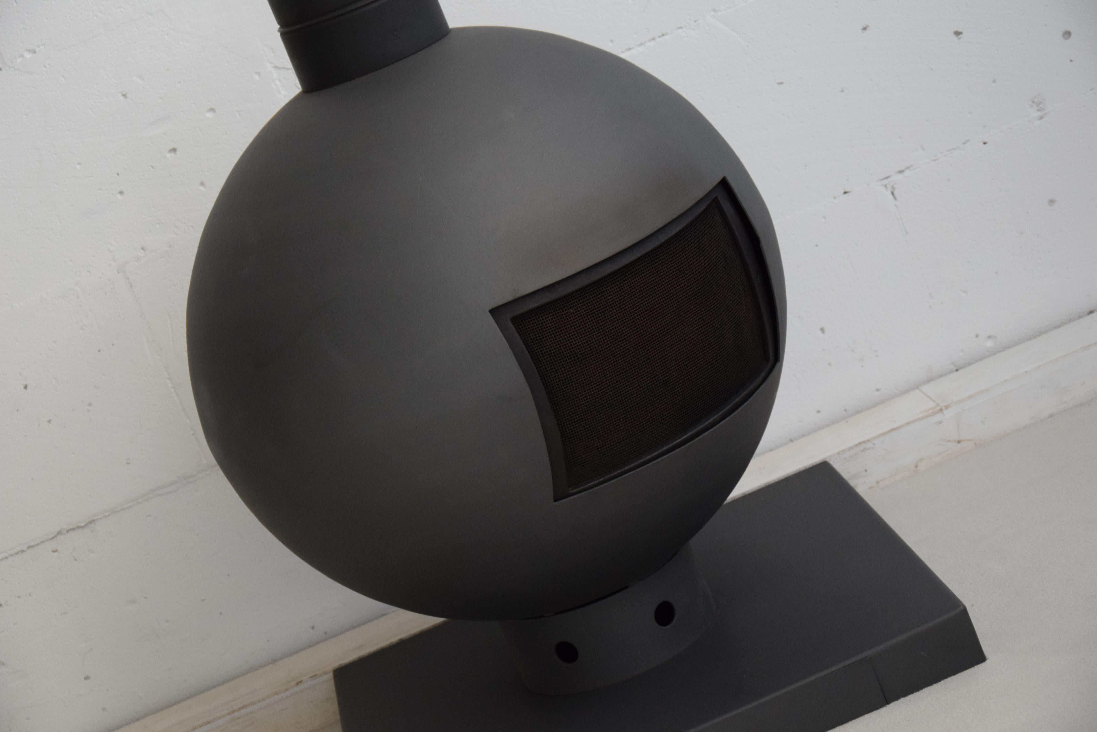 Mid-Century Modern Steel Spherical Fire Place In Good Condition In Weesp, NL