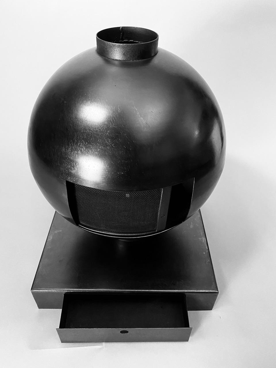 Mid-Century Modern Steel Spherical Fire Place In Good Condition For Sale In Weesp, NL