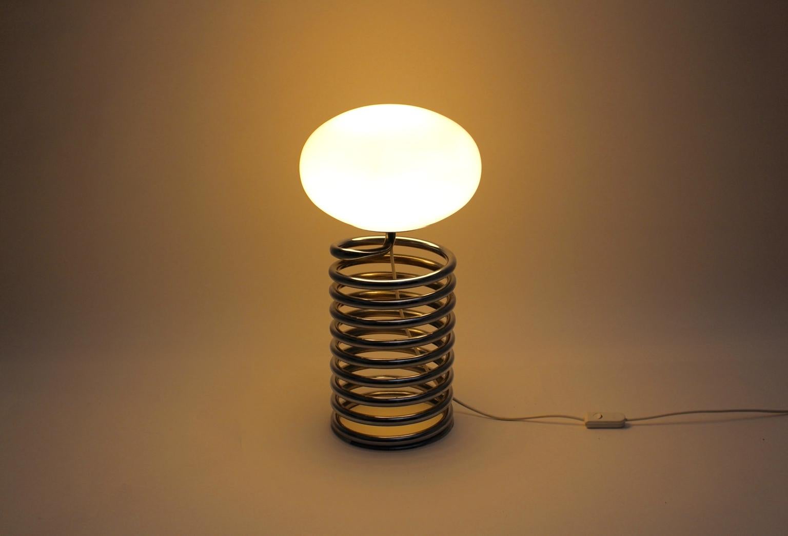 Mid-Century Modern Vintage Steel Spring Table Lamp by Ingo Maurer, Germany, 1968 In Good Condition In Vienna, AT