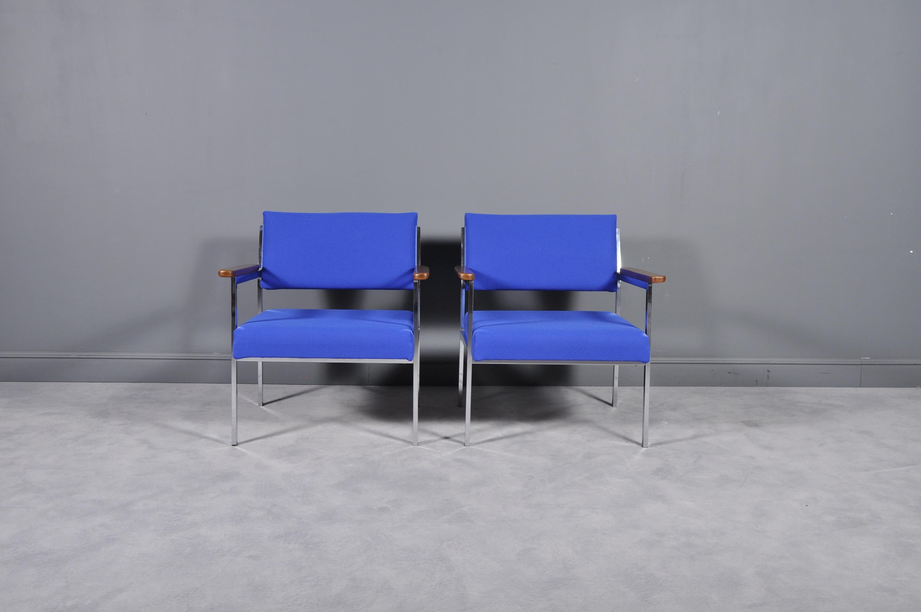 Mid-Century Modern Steelcase office lounge Knoll style chairs, 1970s. Classic vintage Mid-Century Modern chair with blue indigo seat and back. The frame is solid chrome with wood armrests.