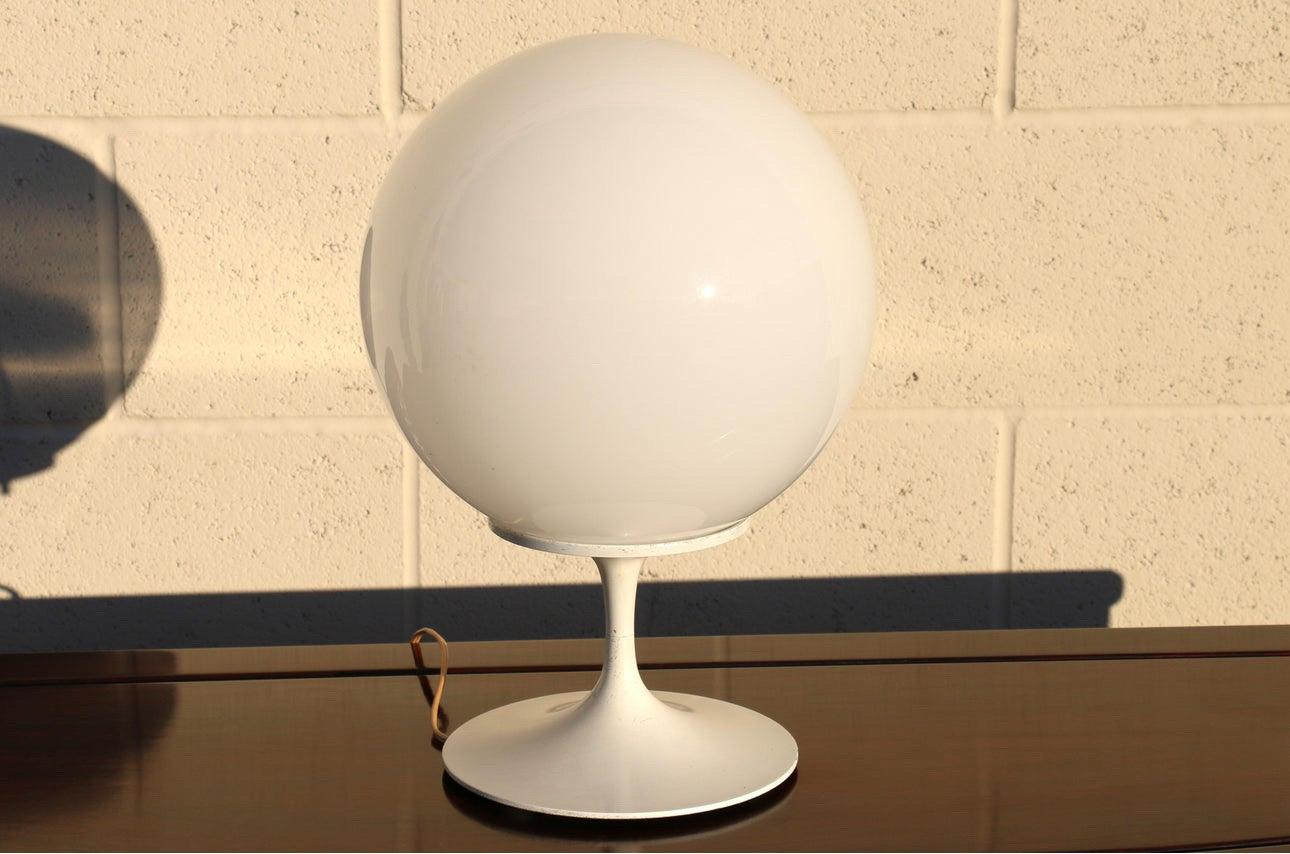 Wonderful Stemlite table lamp with a white glass ball shade, it comes out, “easy to clean it up.” This lamp is in vintage condition. The glass has no damages, no chips, no broken parts. The base has some wear due to age and use, ( check it out in